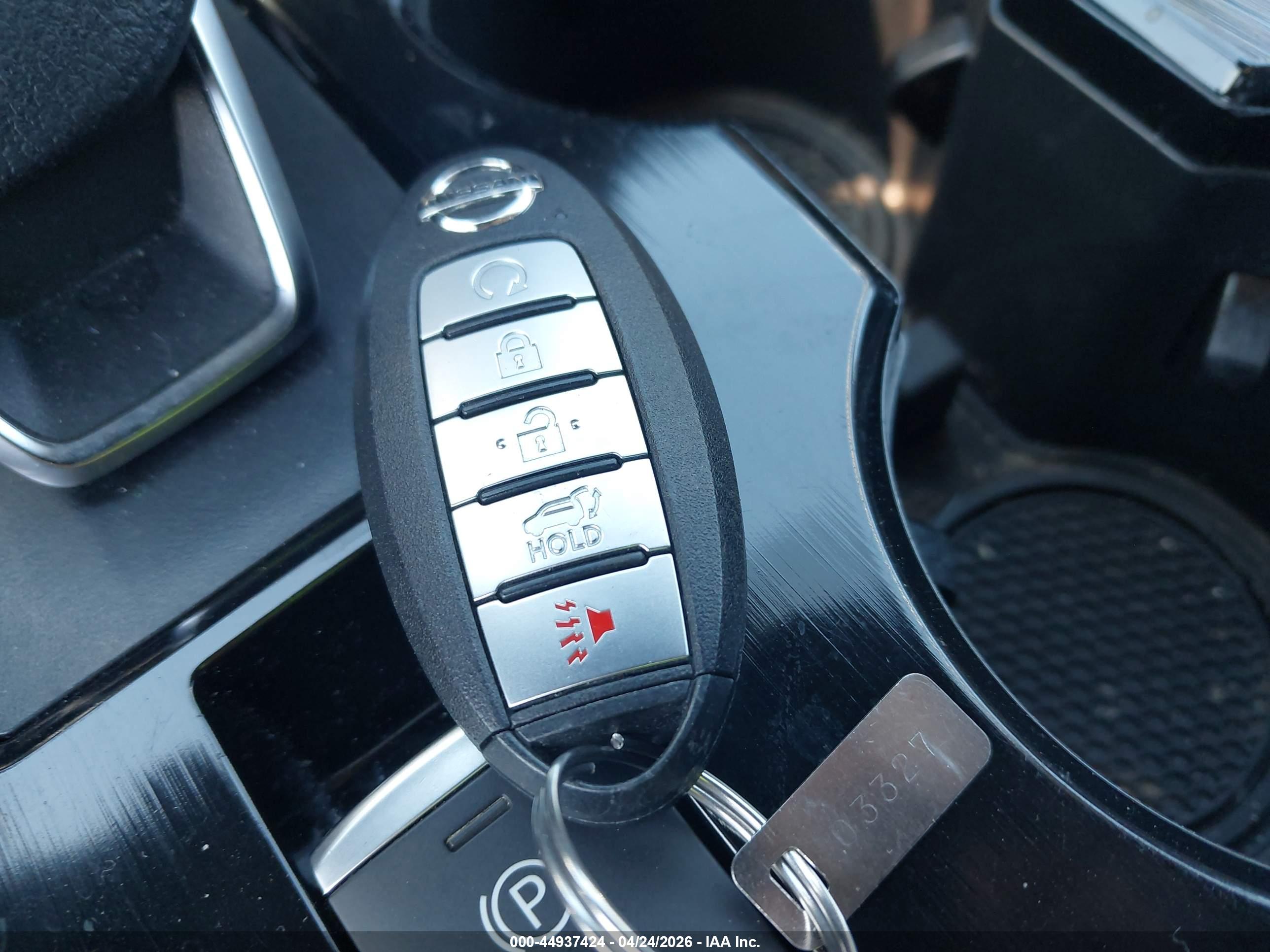 NISSAN ROGUE image 11