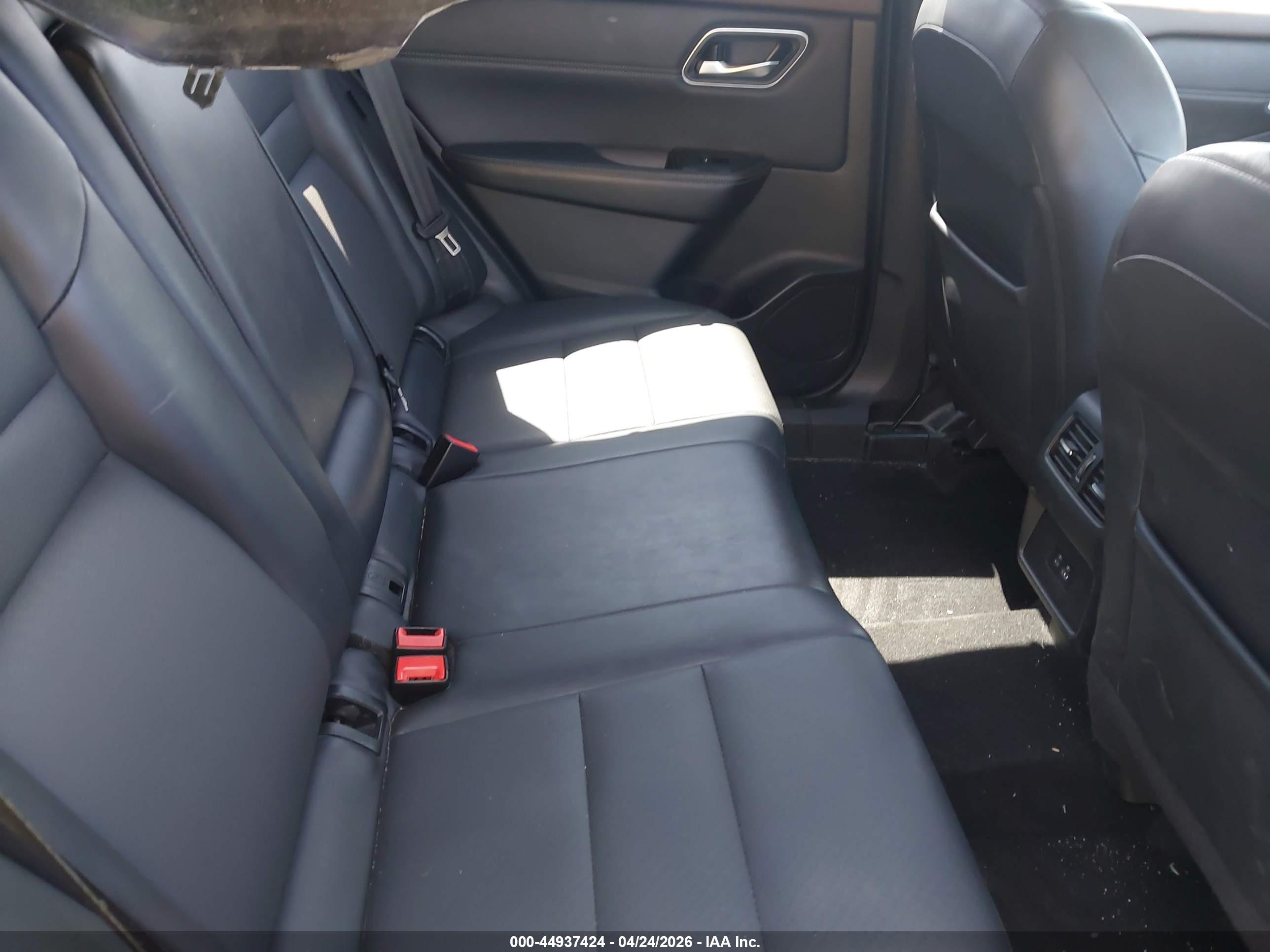 NISSAN ROGUE image 8