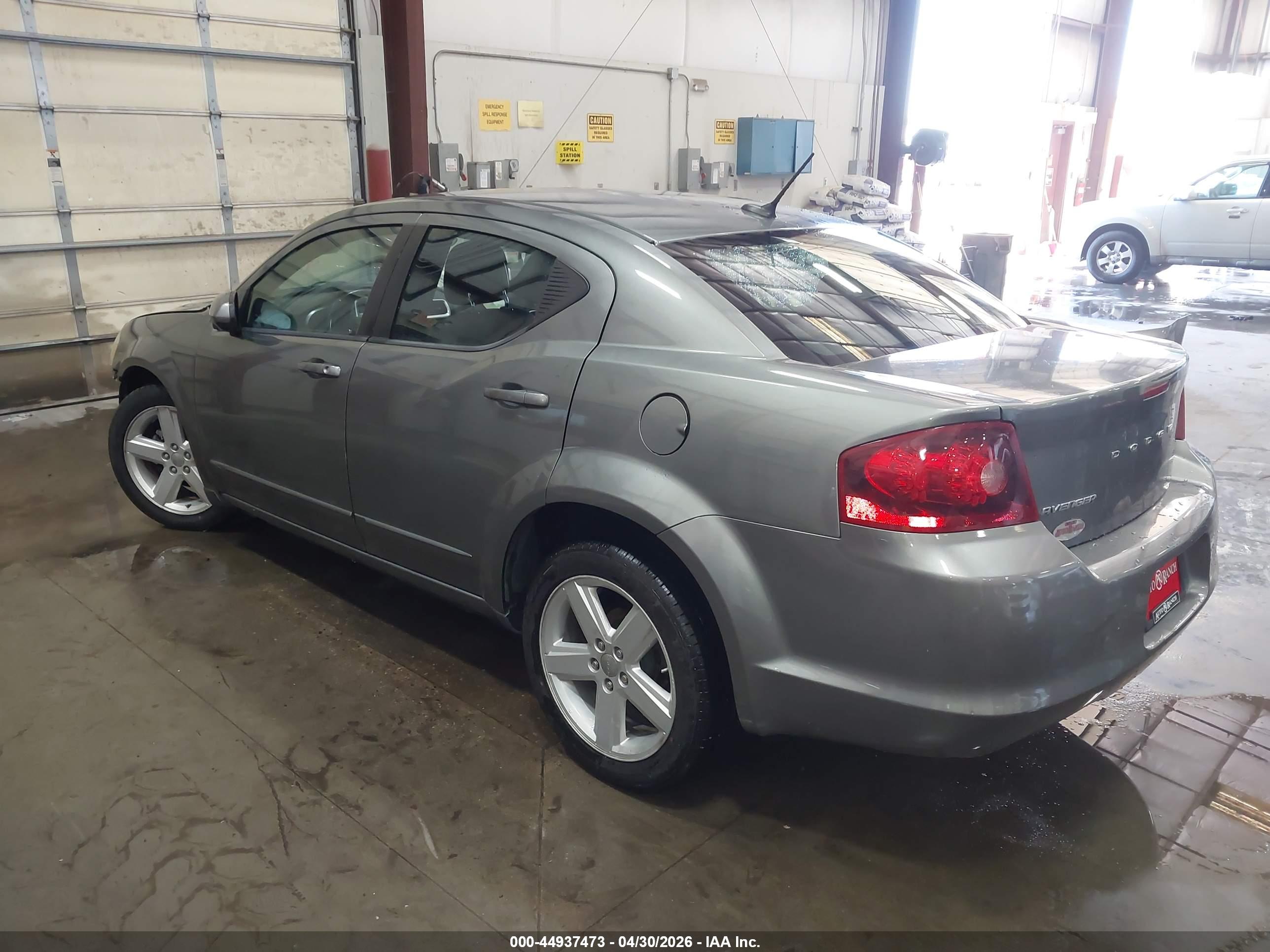 DODGE AVENGER image 3