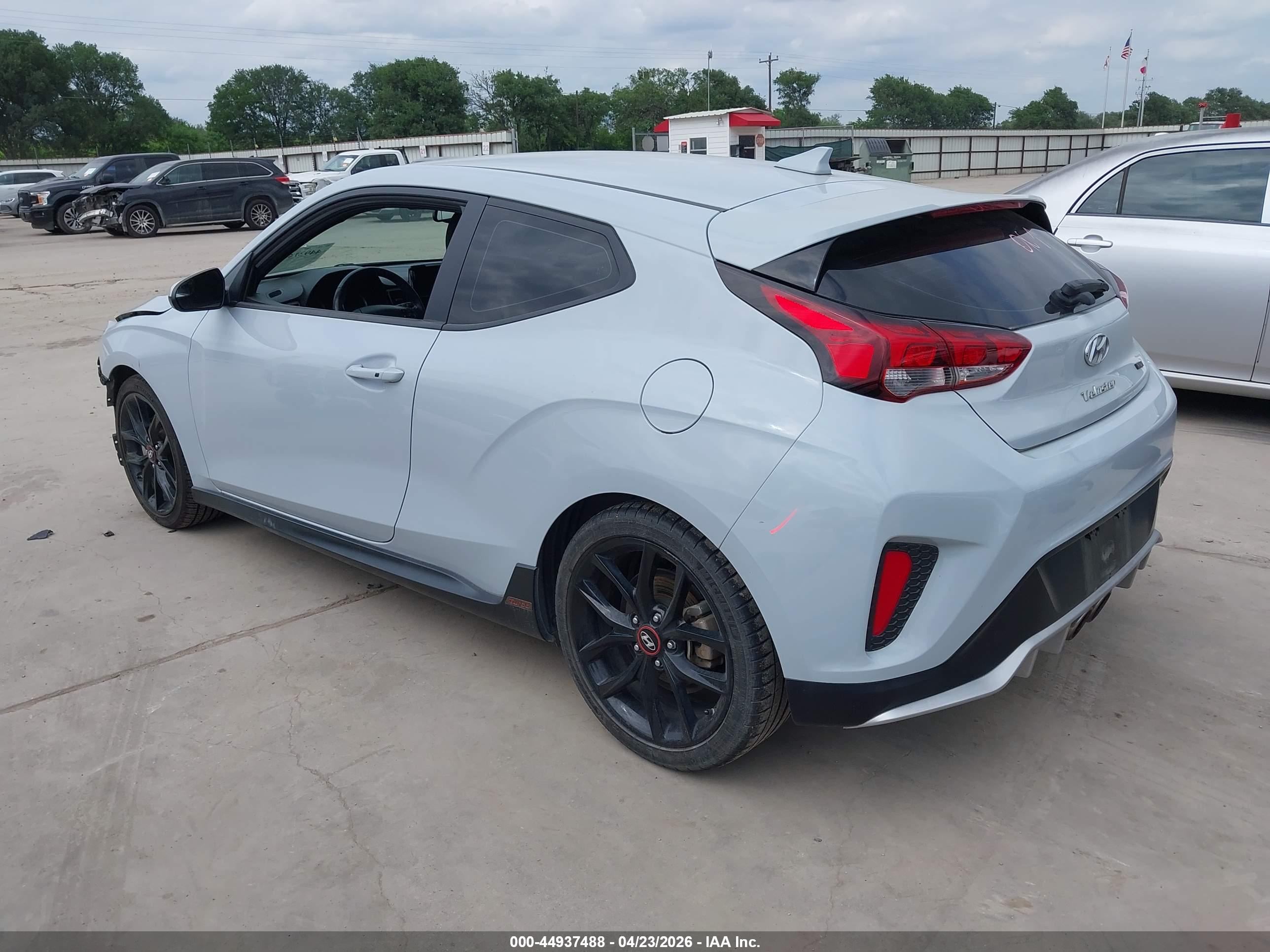 HYUNDAI VELOSTER image 3