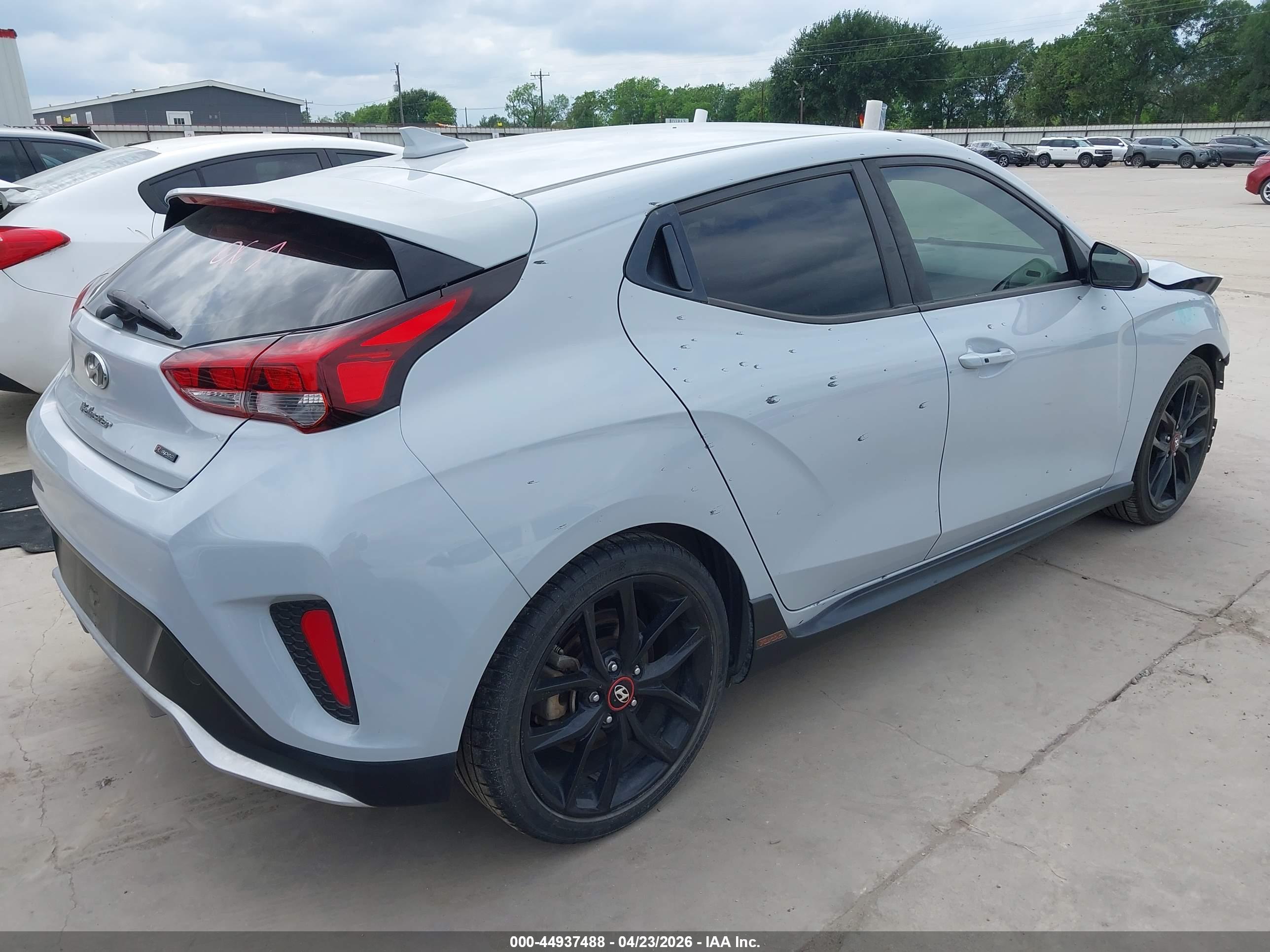 HYUNDAI VELOSTER image 4