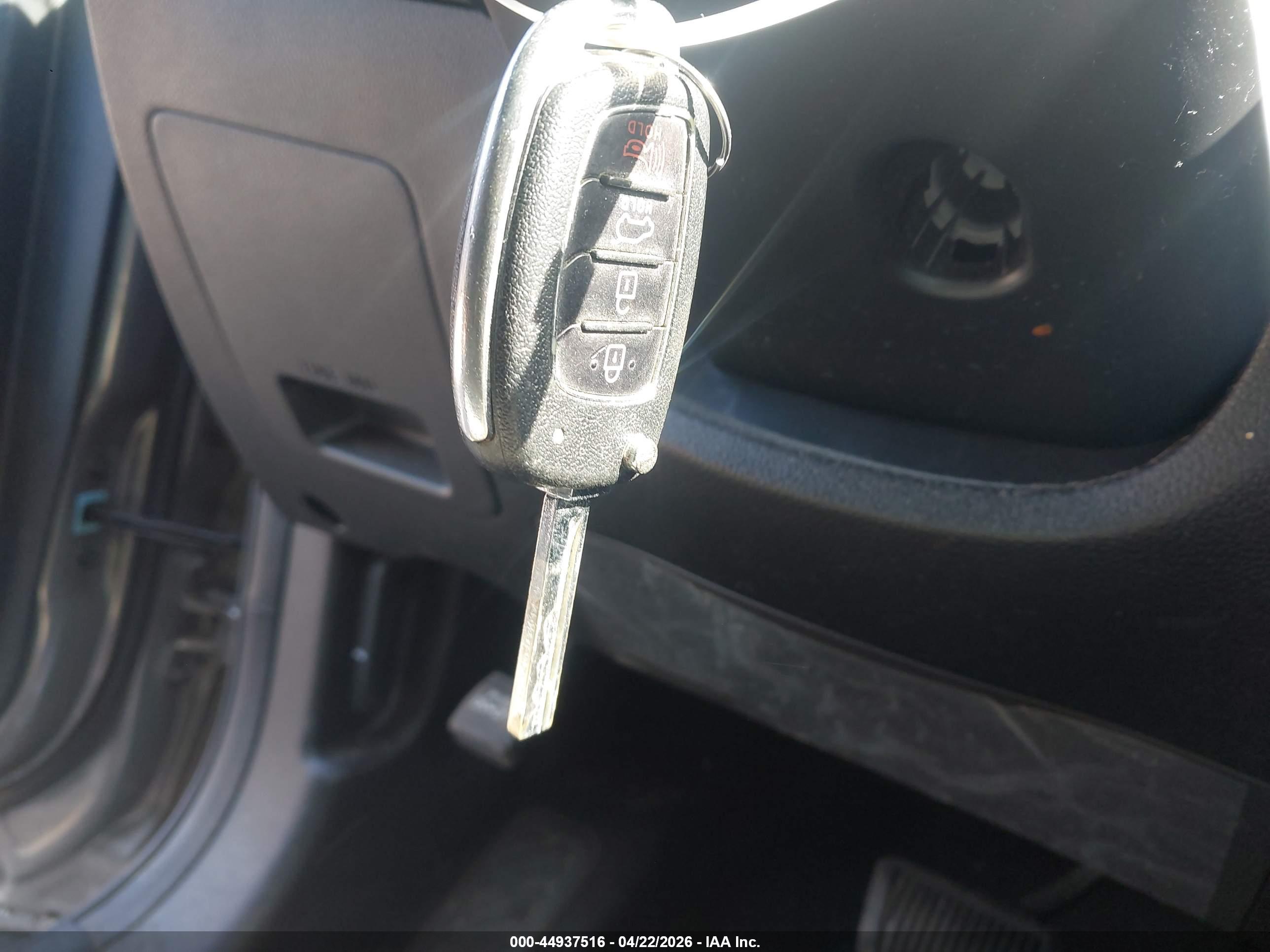 HYUNDAI SANTA image 11