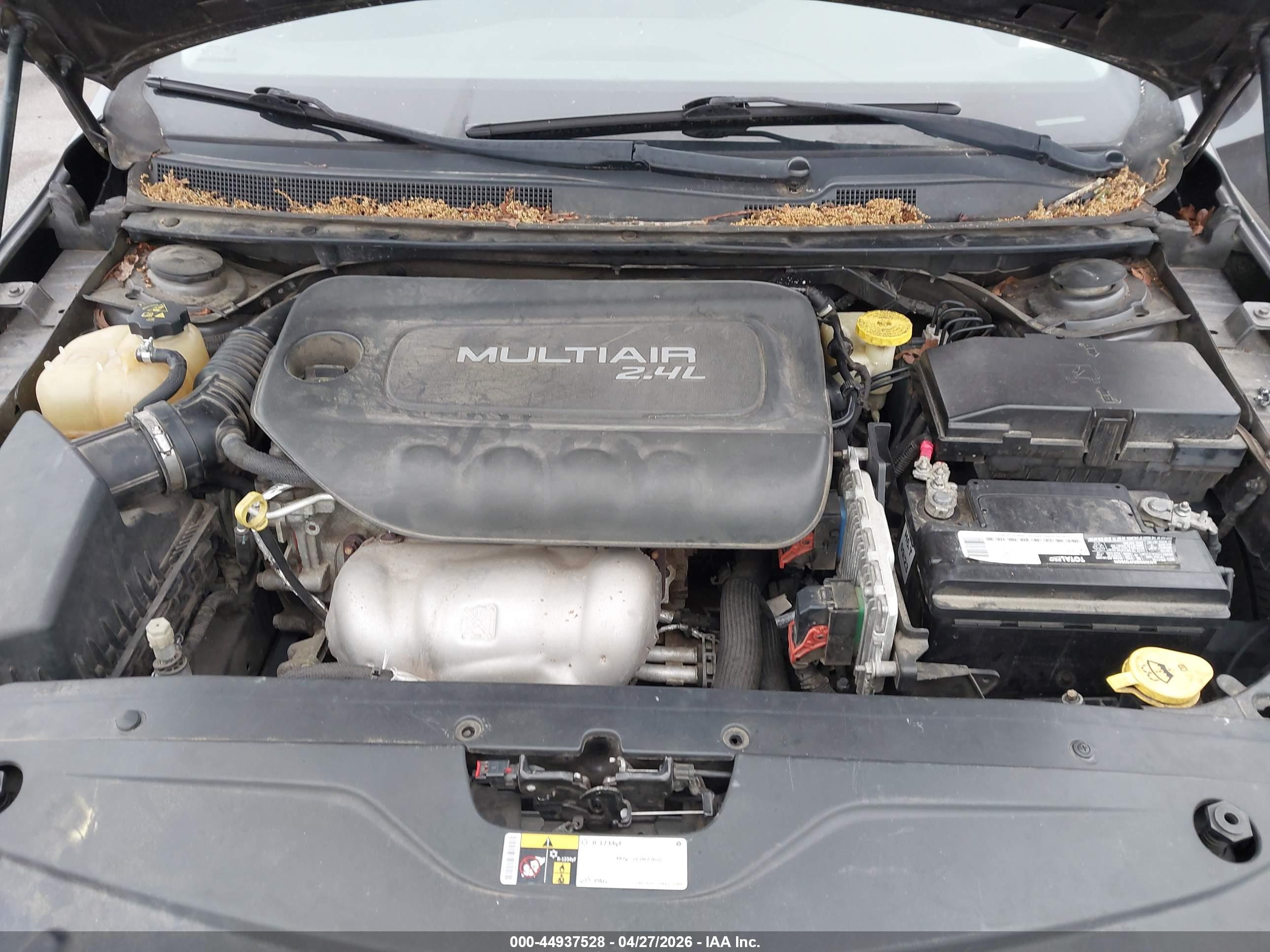 CHRYSLER 200 image 10