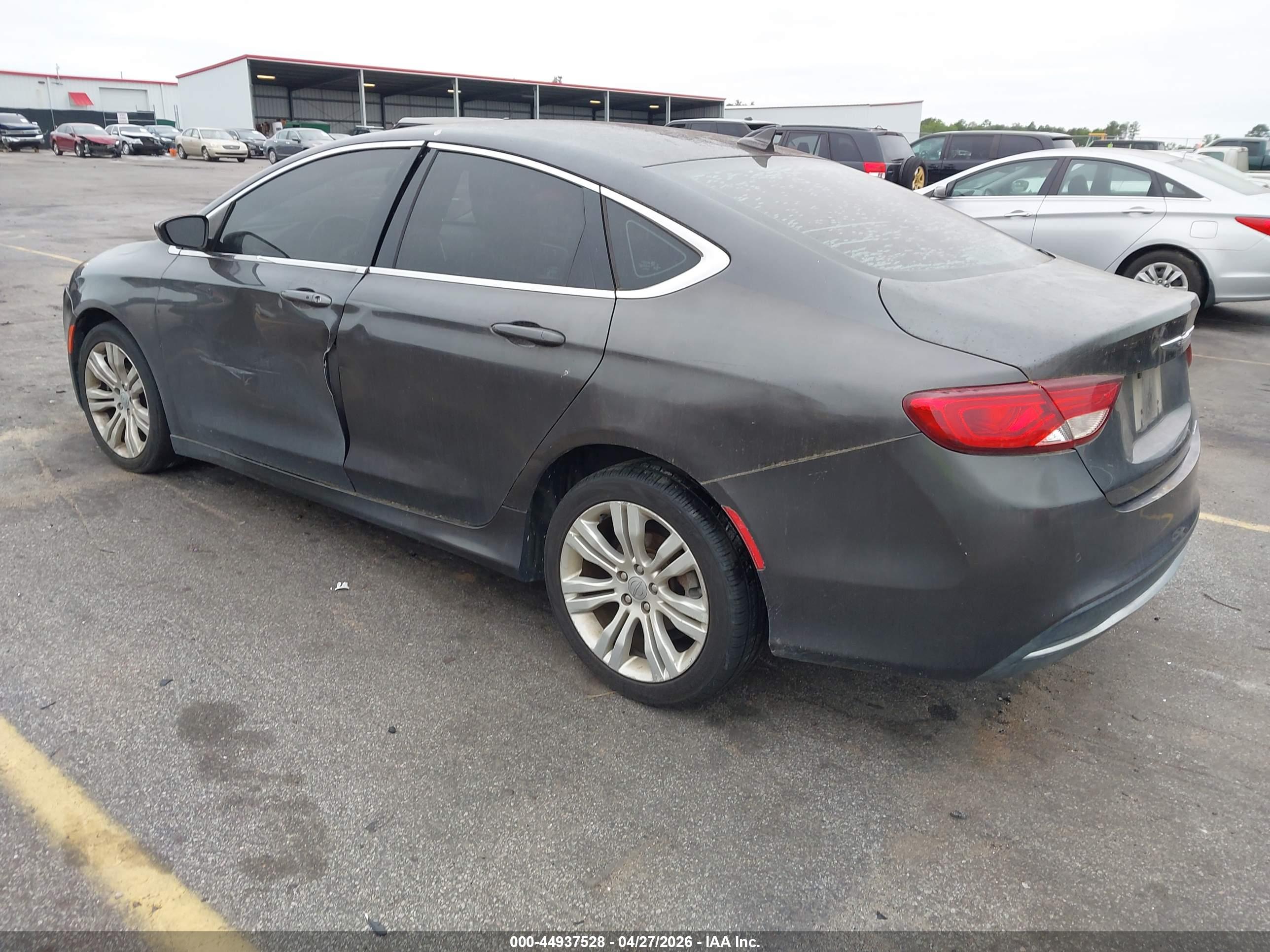 CHRYSLER 200 image 3