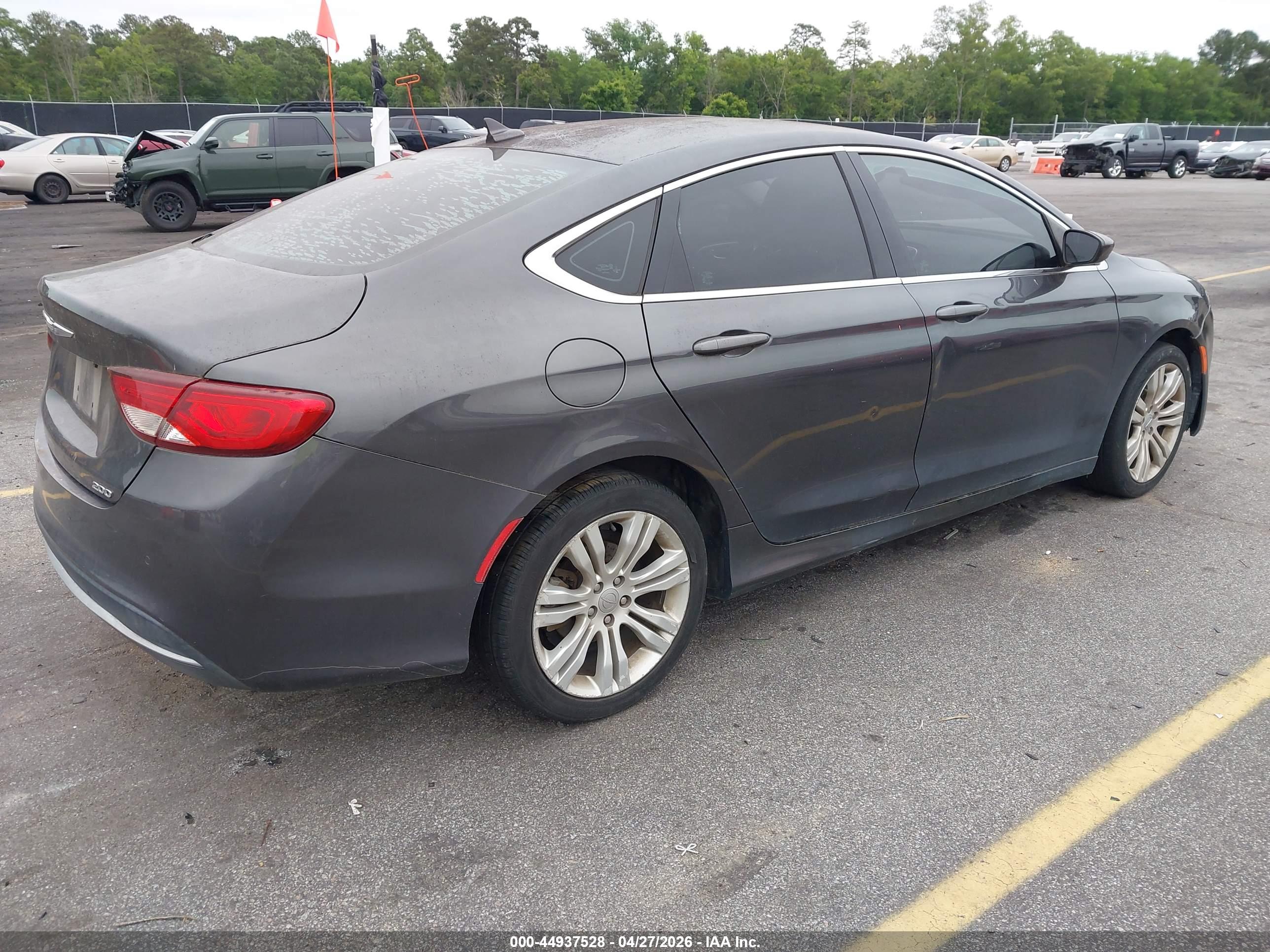 CHRYSLER 200 image 4