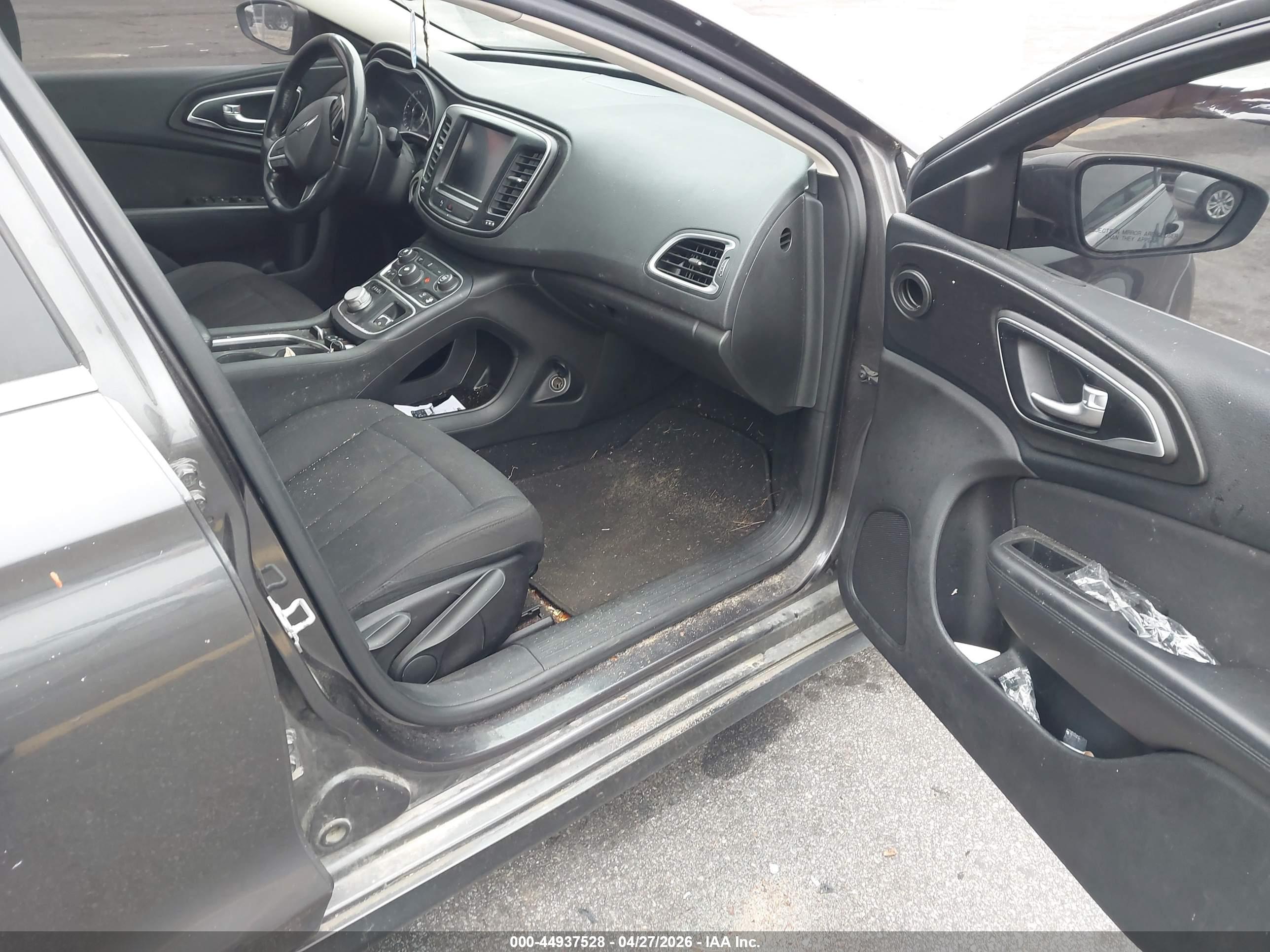 CHRYSLER 200 image 5