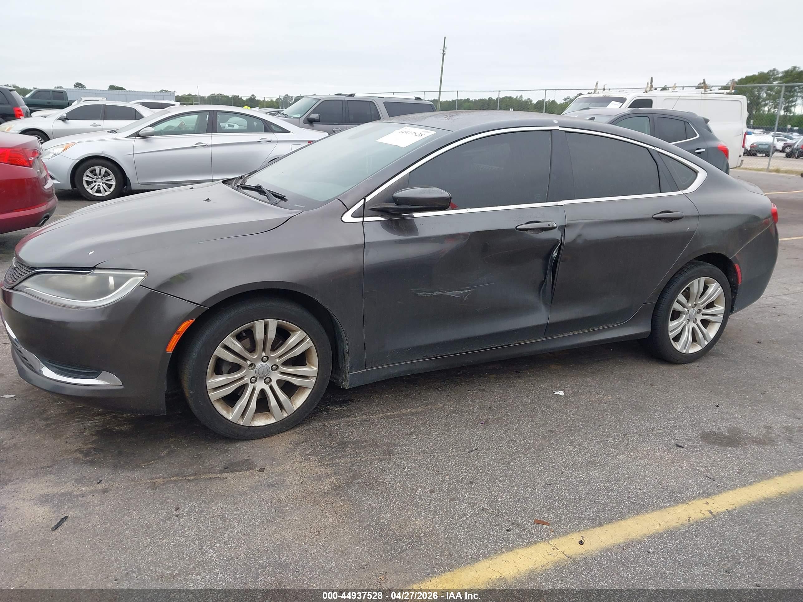 CHRYSLER 200 image 6