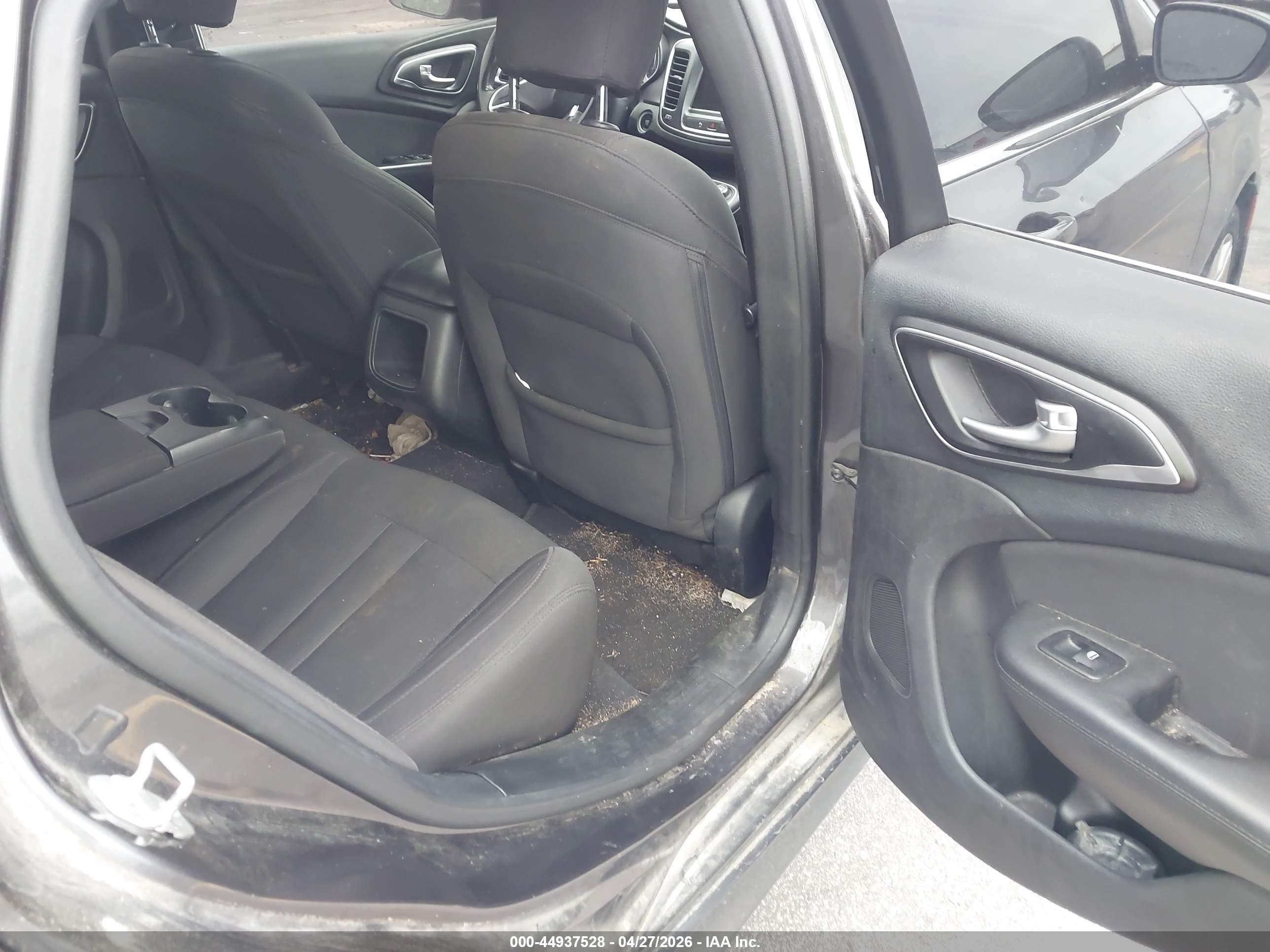 CHRYSLER 200 image 8