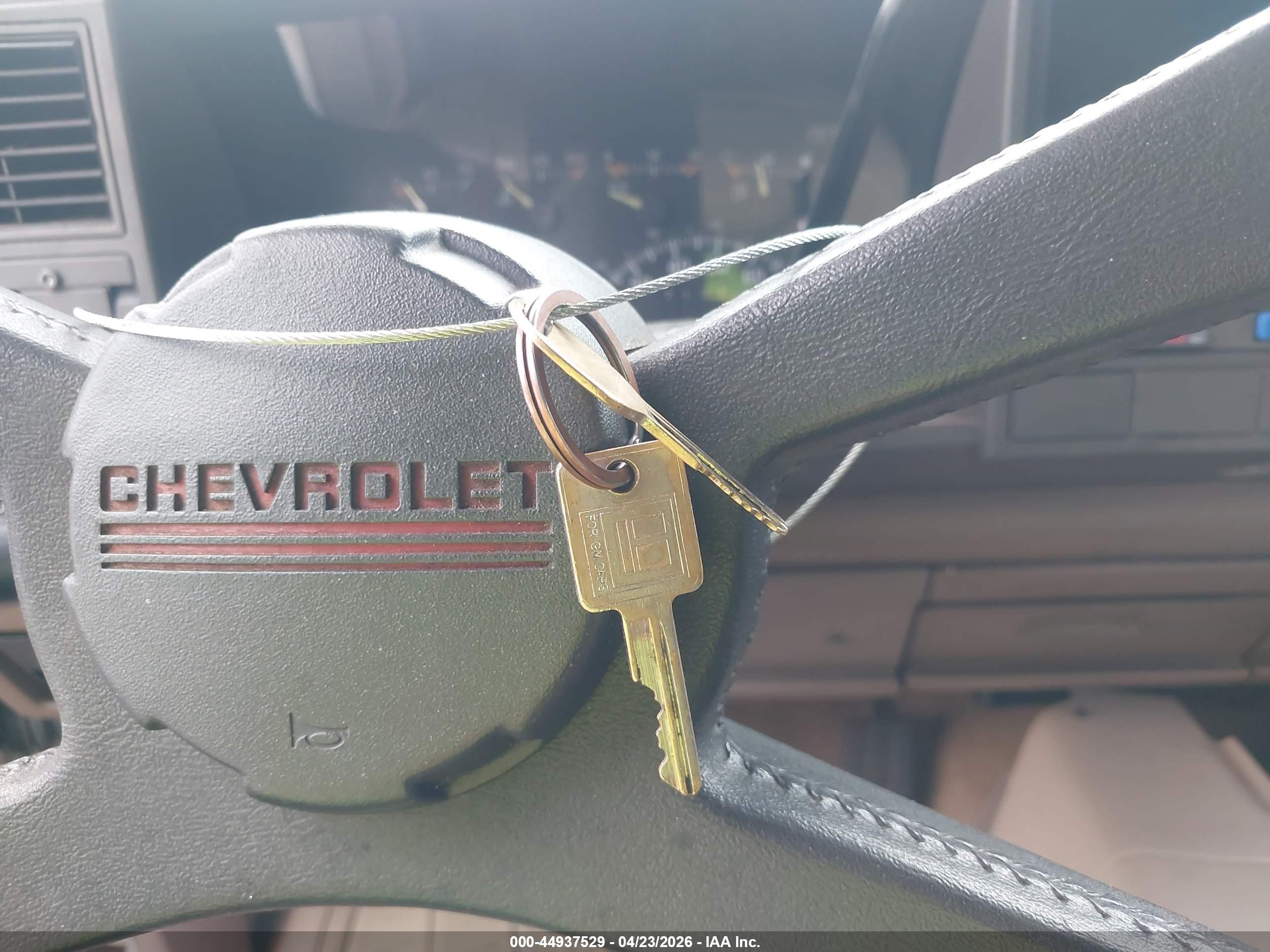 CHEVROLET GMT-400 image 11