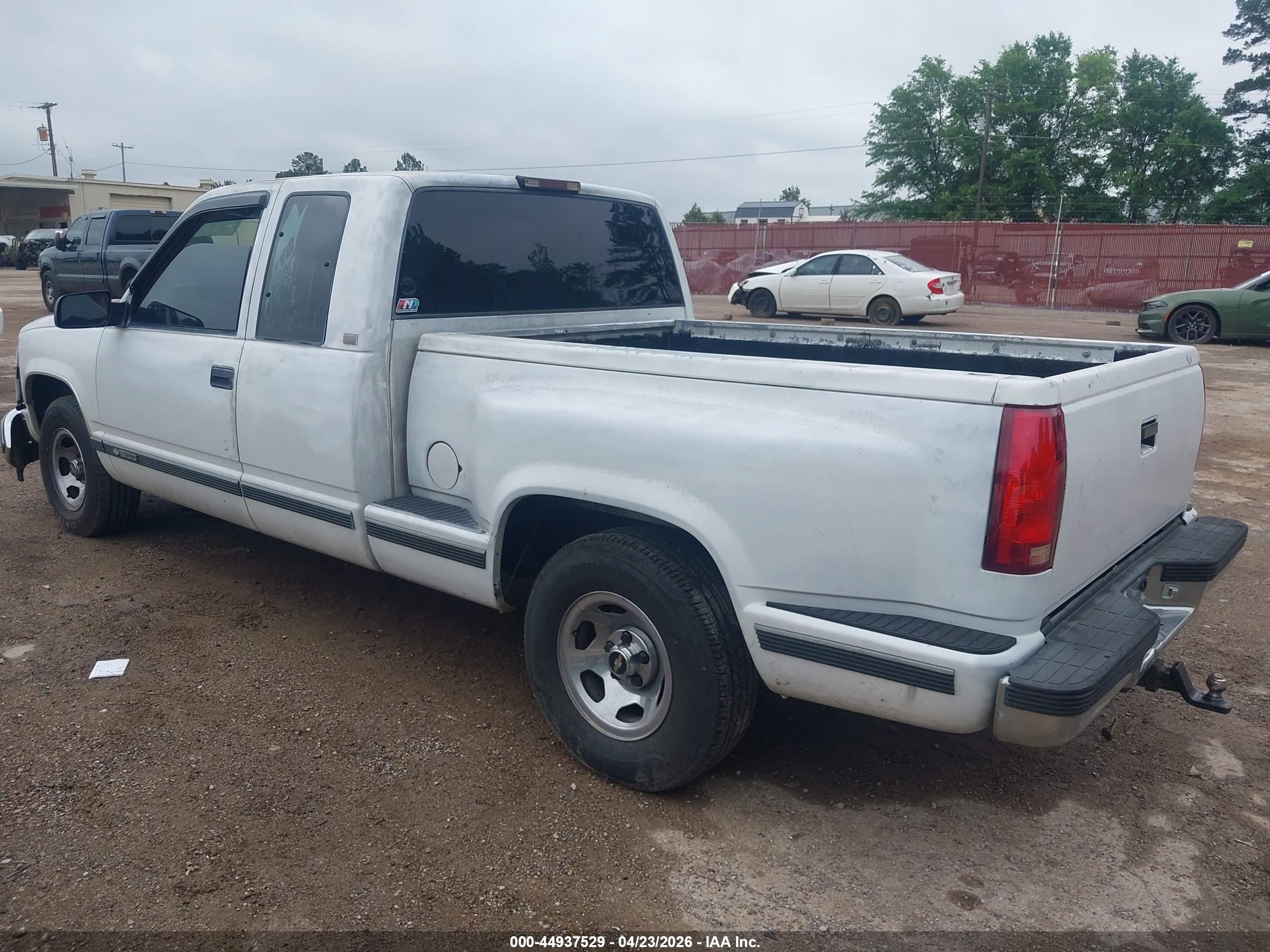 CHEVROLET GMT-400 image 3