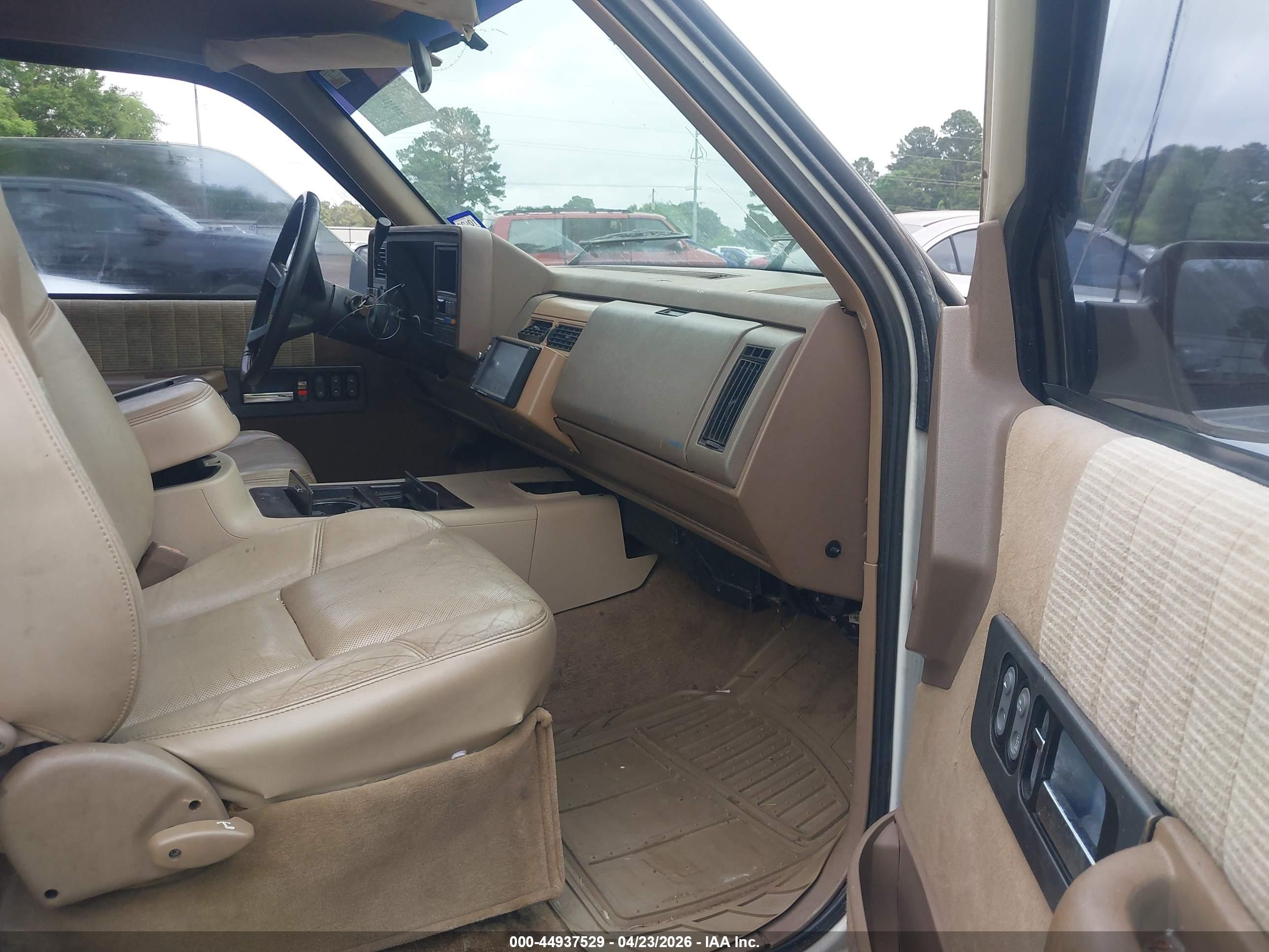 CHEVROLET GMT-400 image 5
