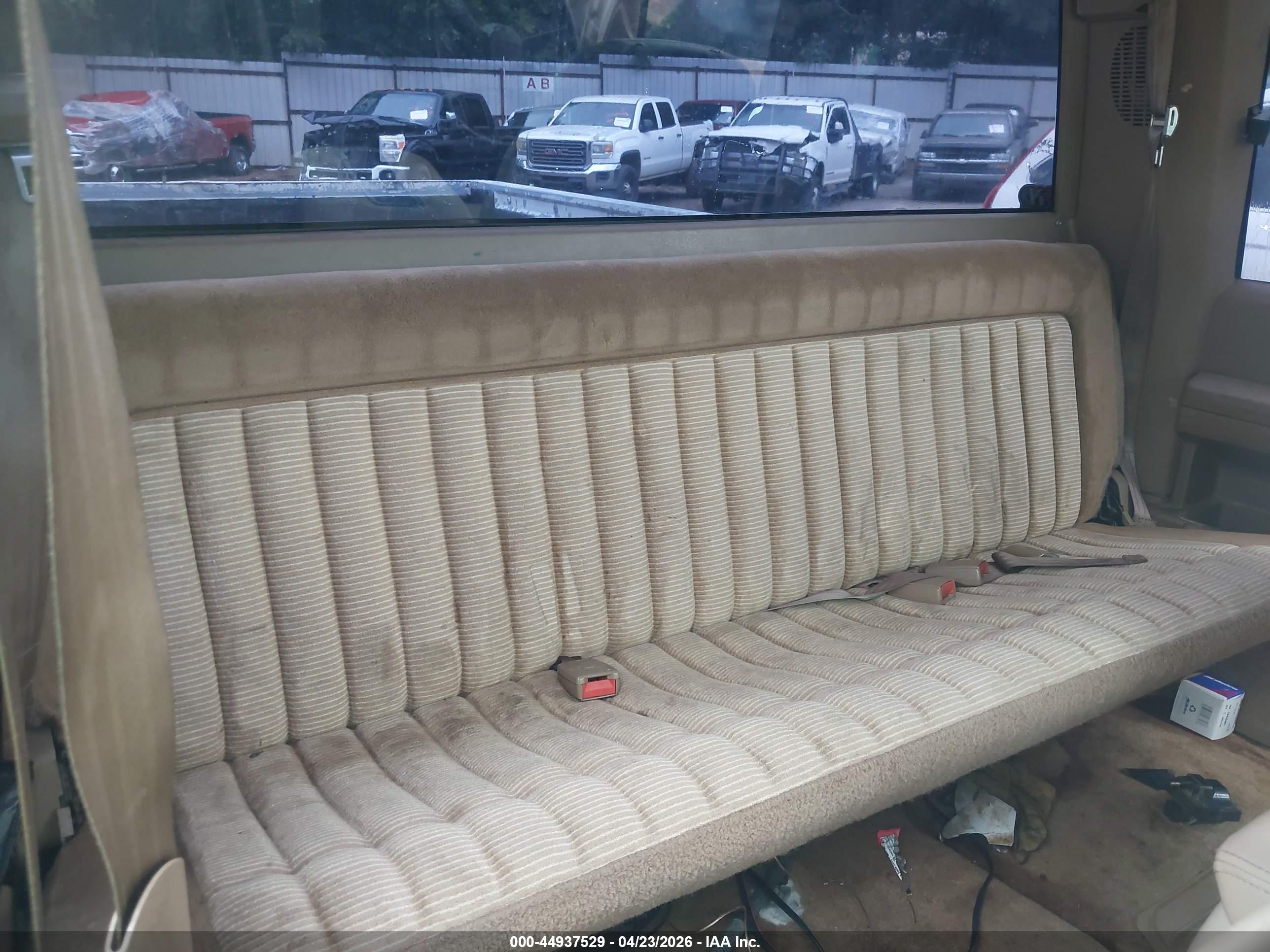 CHEVROLET GMT-400 image 8