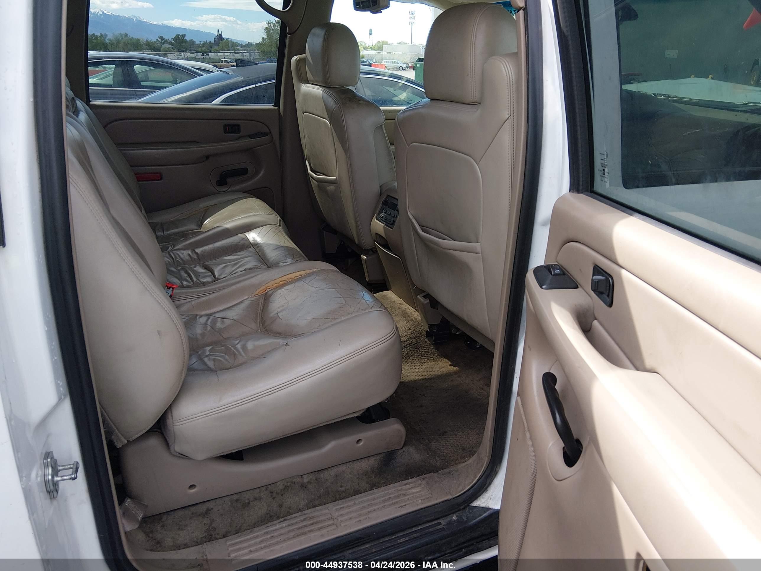 GMC YUKON image 8