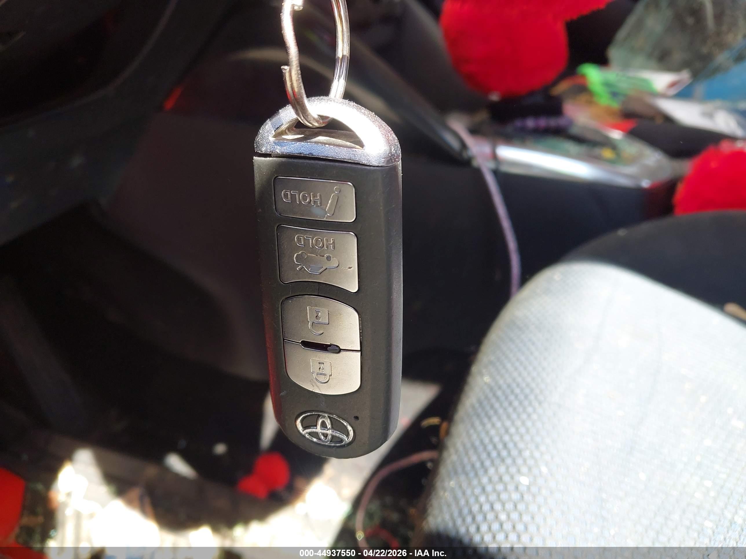 TOYOTA YARIS image 11