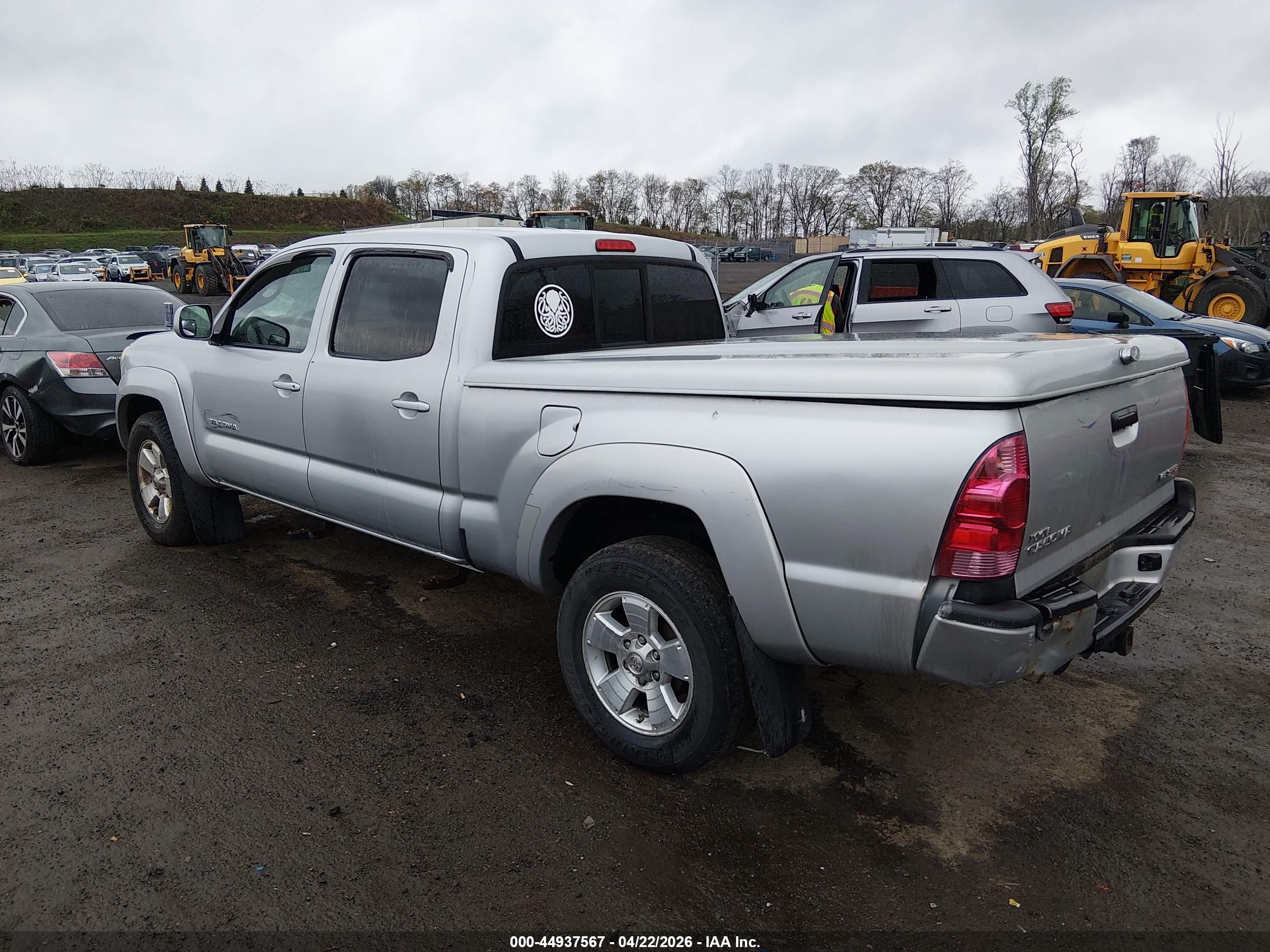TOYOTA TACOMA image 3