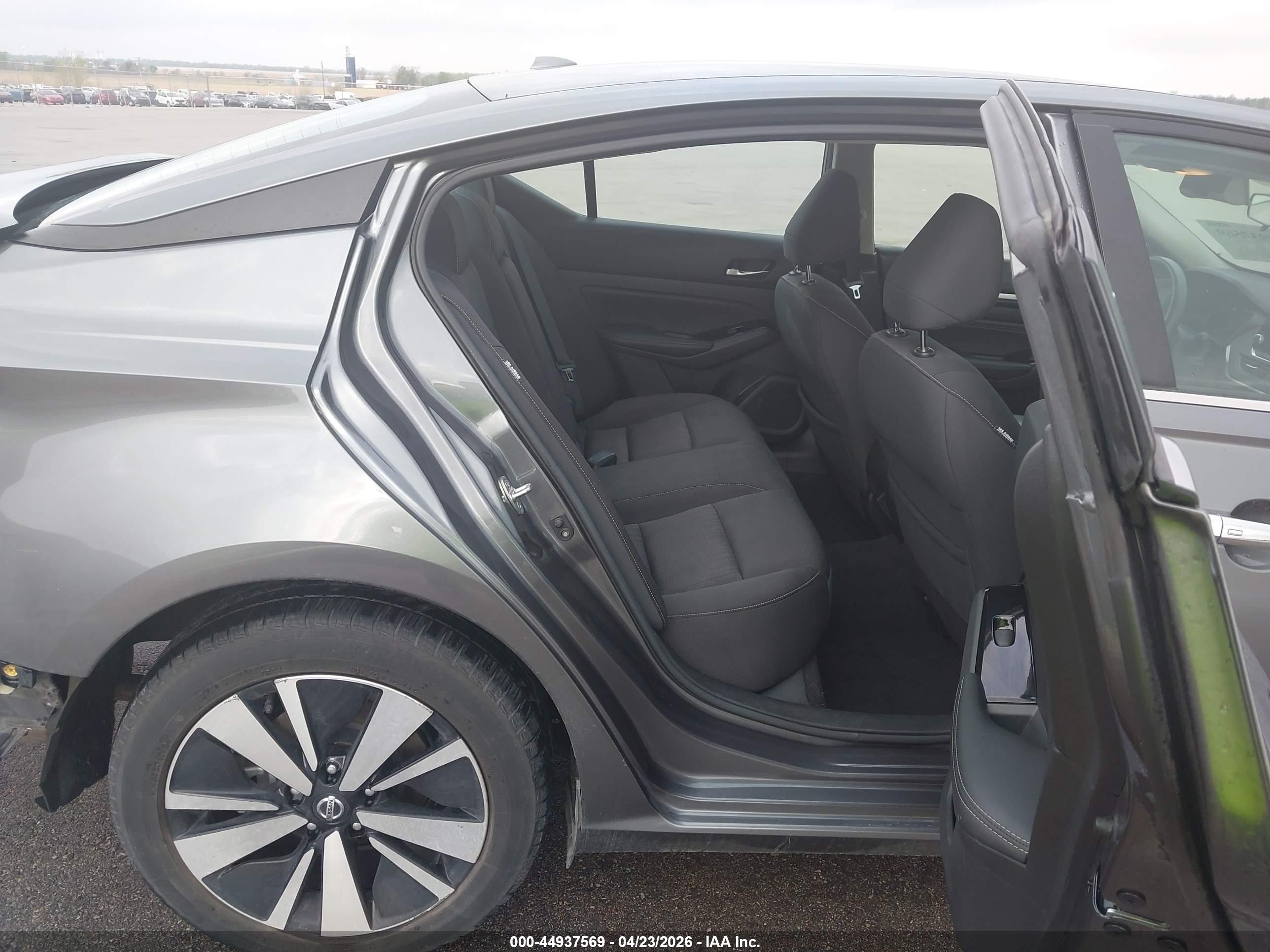NISSAN ALTIMA image 8
