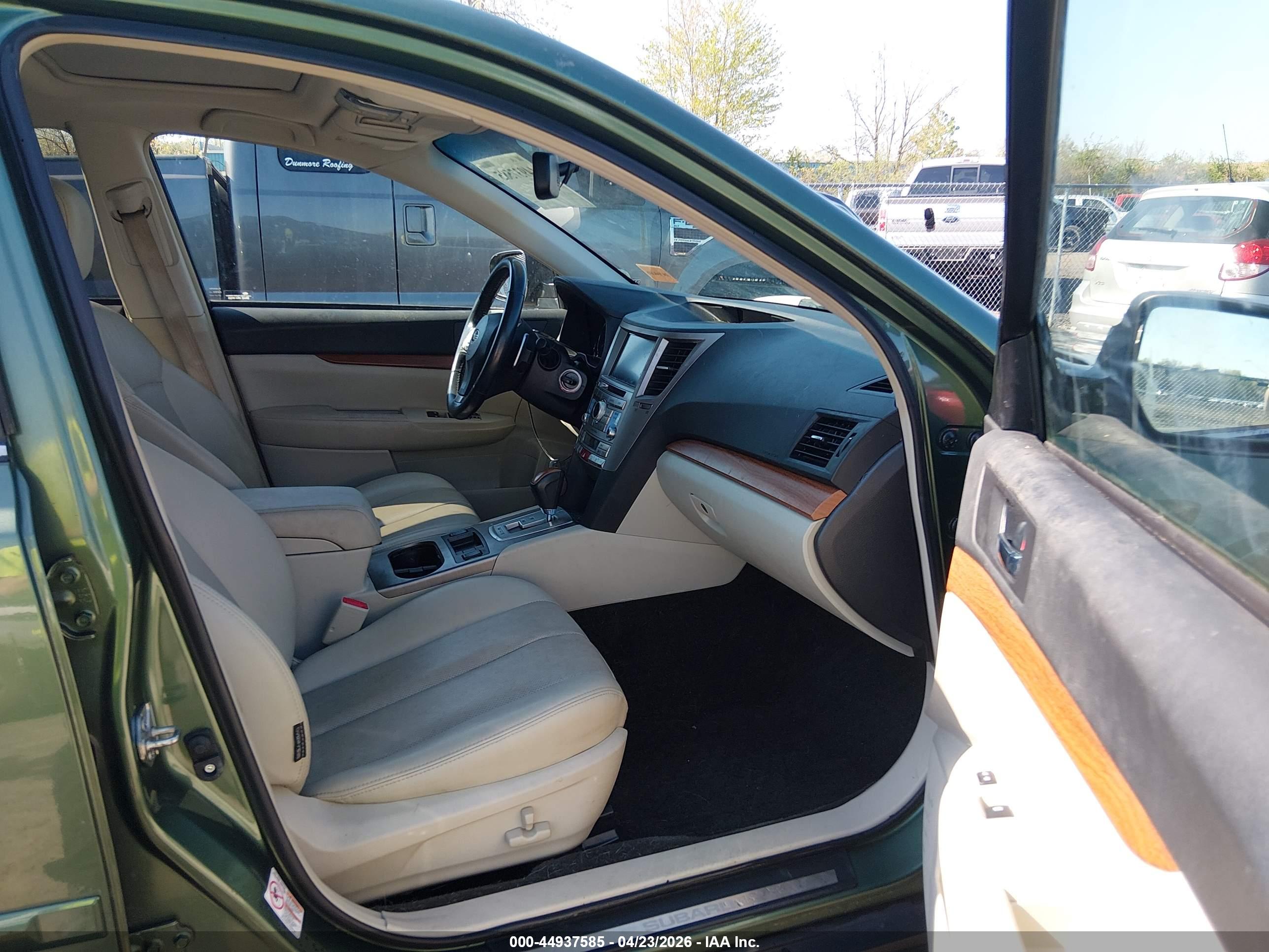 SUBARU OUTBACK image 5