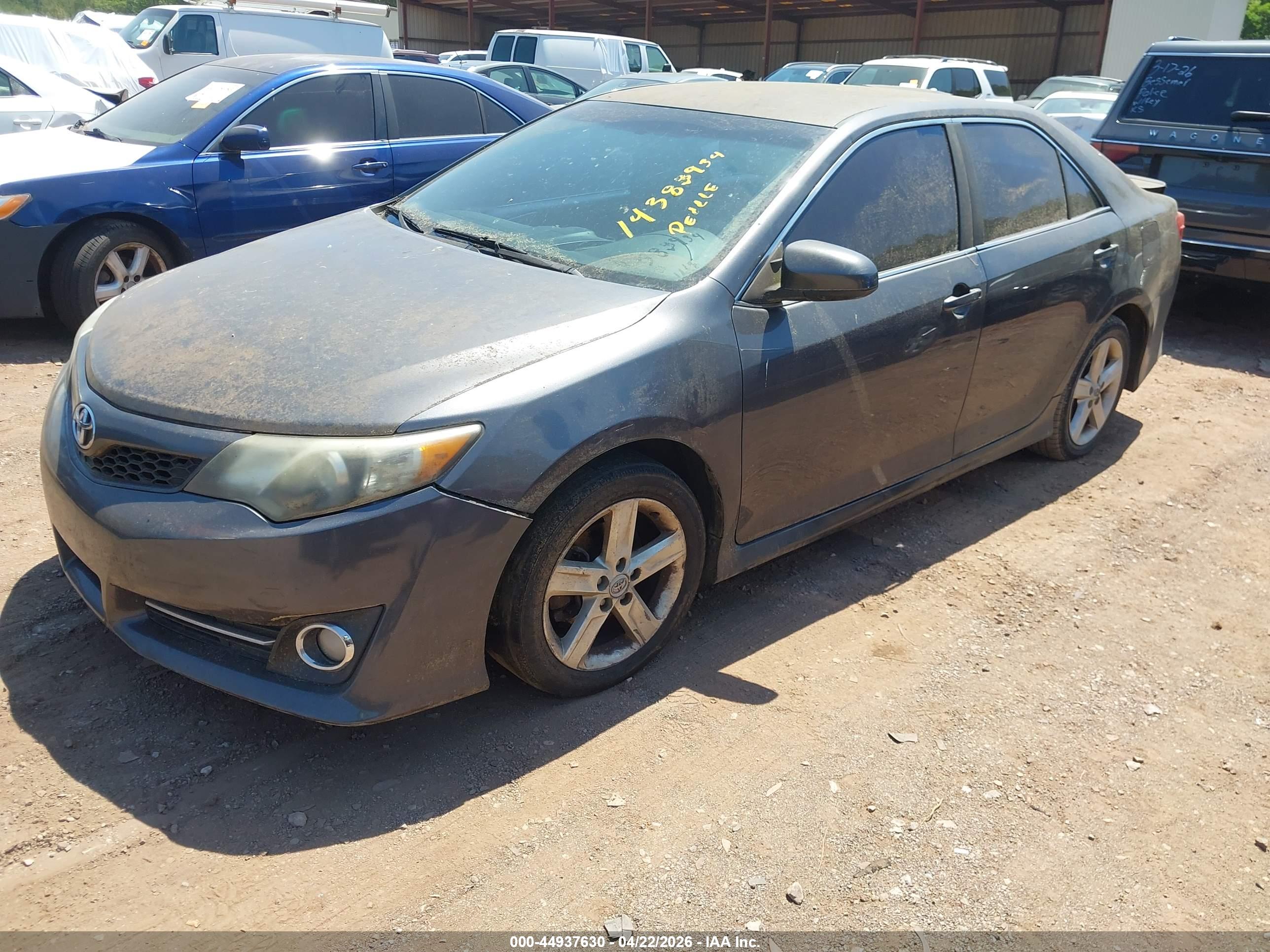 TOYOTA CAMRY image 2