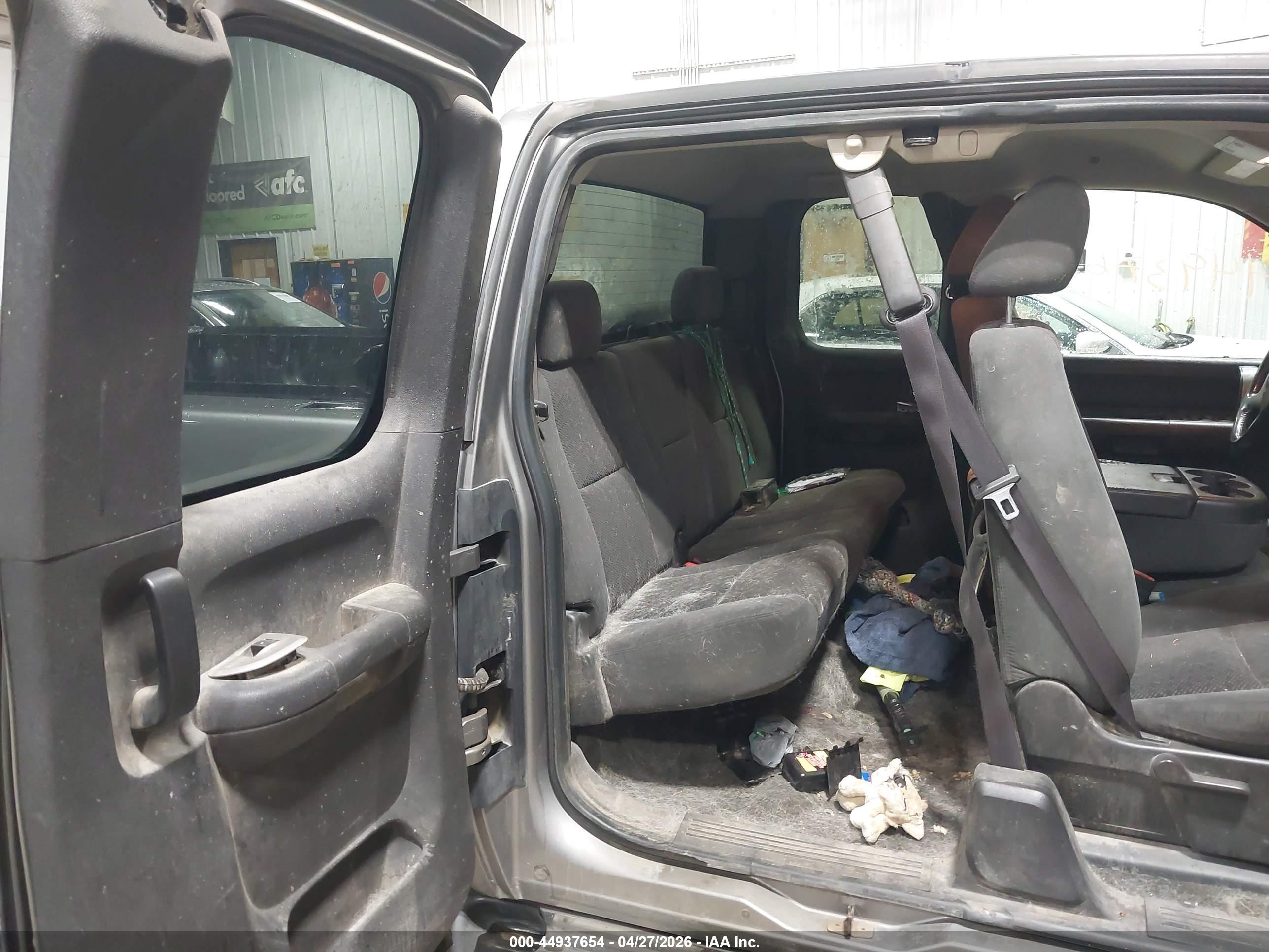 CHEVROLET SILVERADO image 8