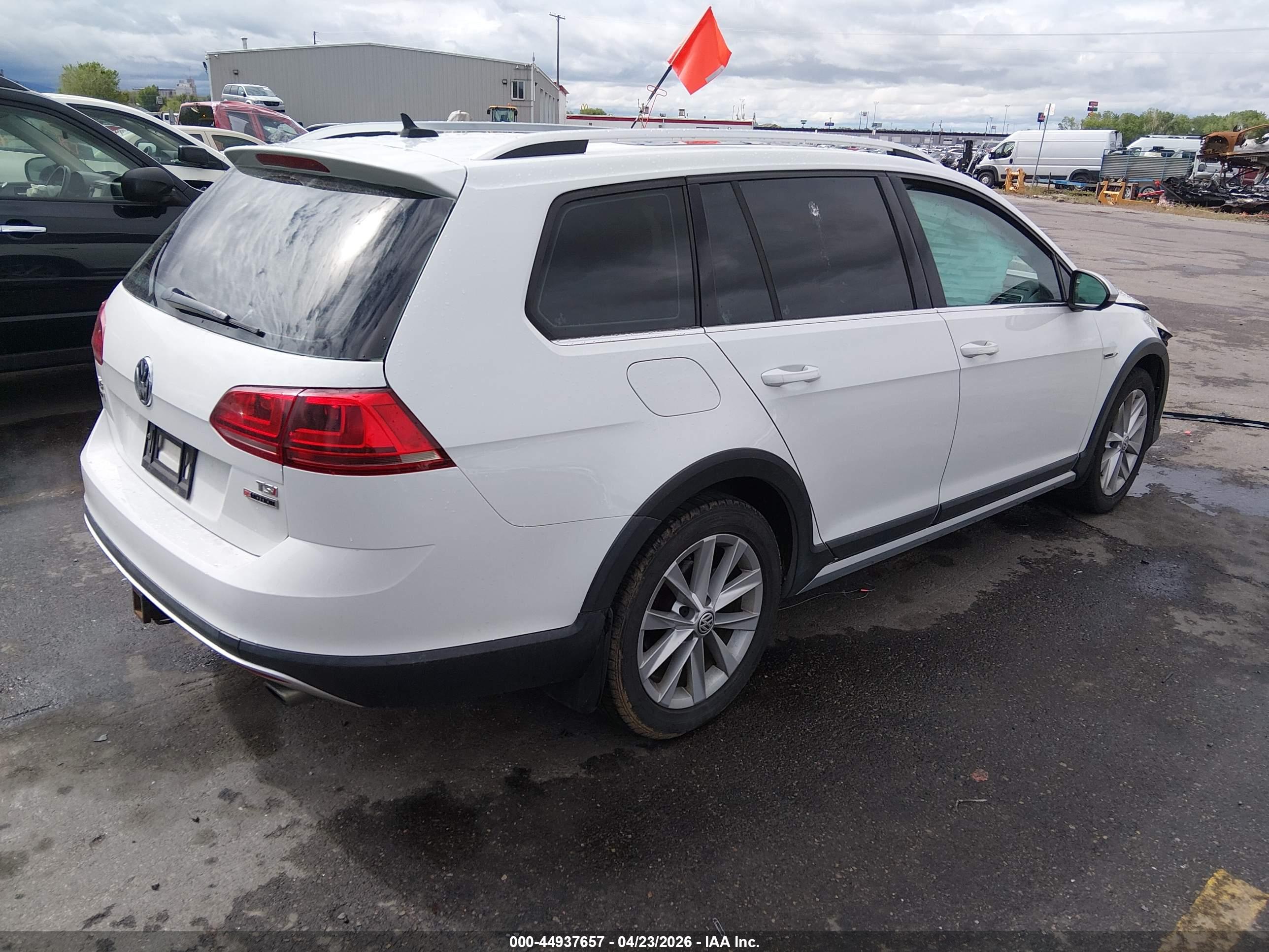 VOLKSWAGEN GOLF image 4