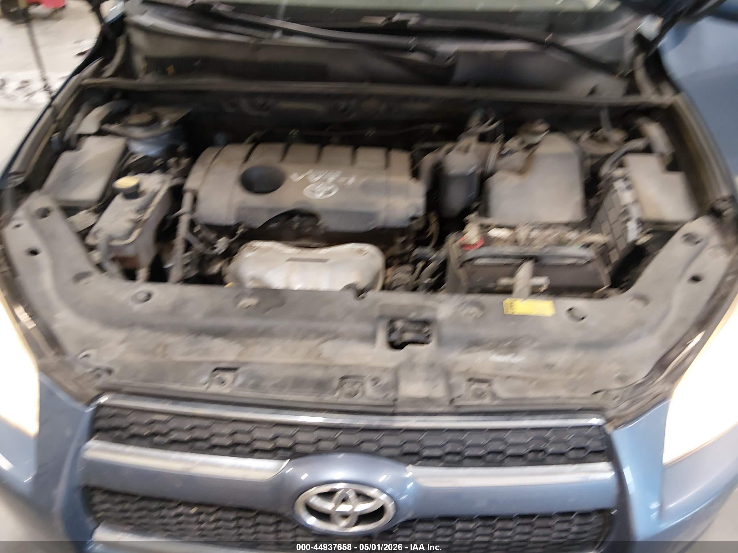 TOYOTA RAV4 image 10
