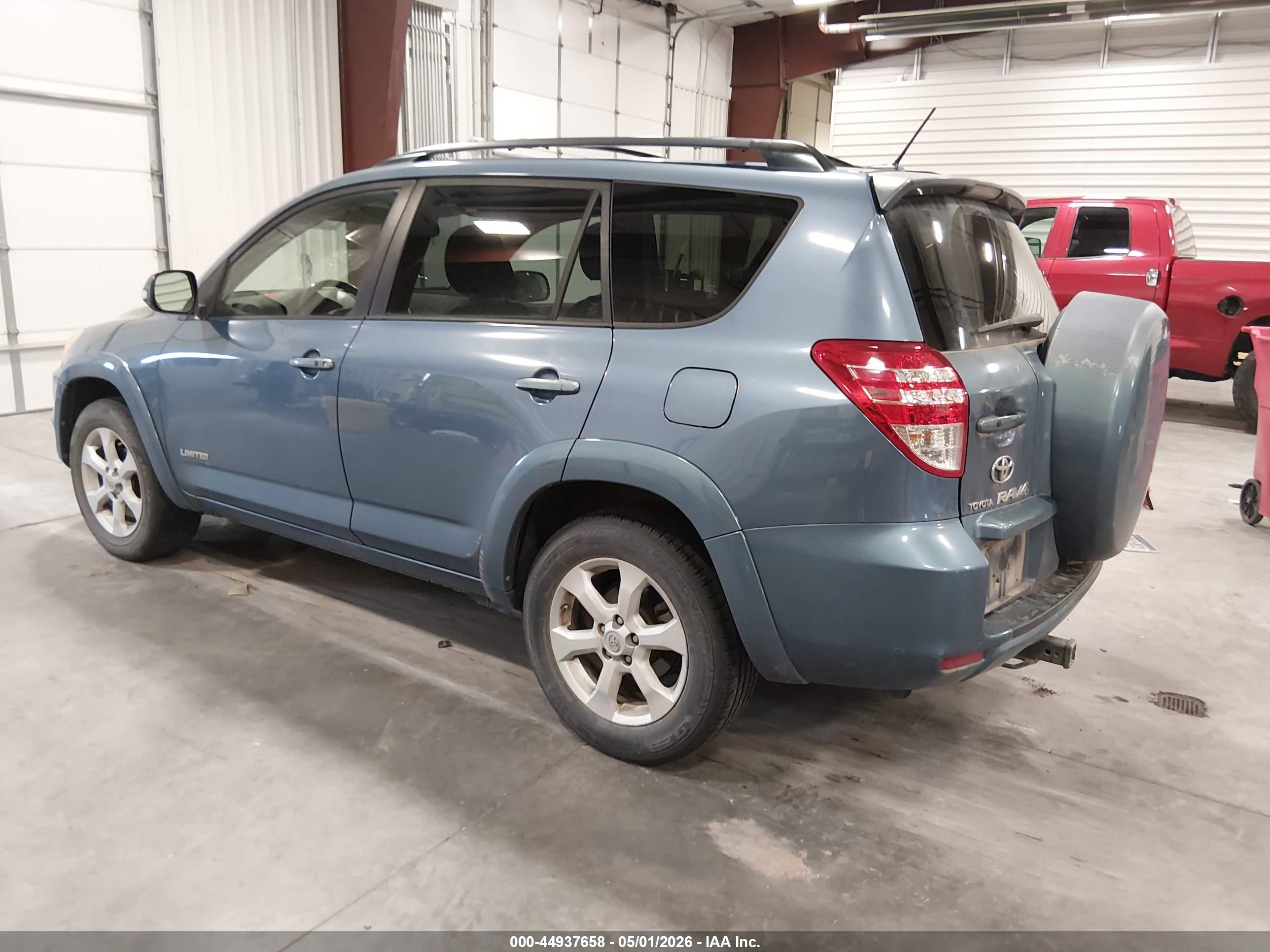 TOYOTA RAV4 image 3