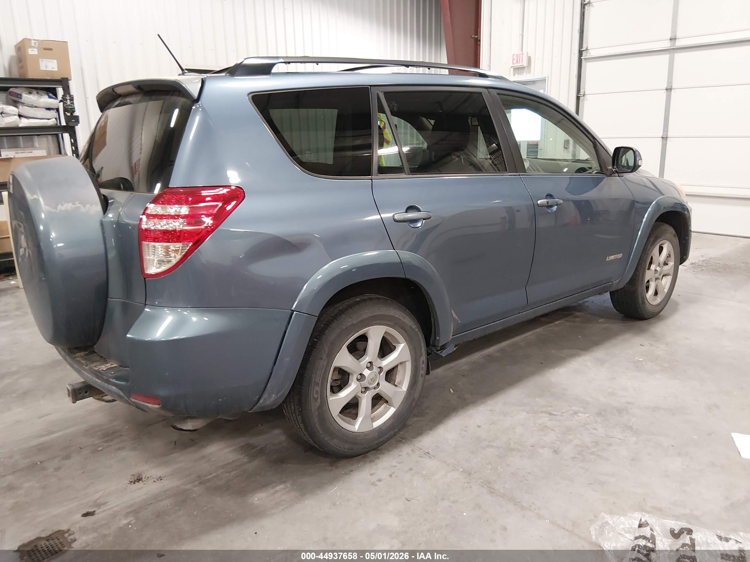 TOYOTA RAV4 image 4
