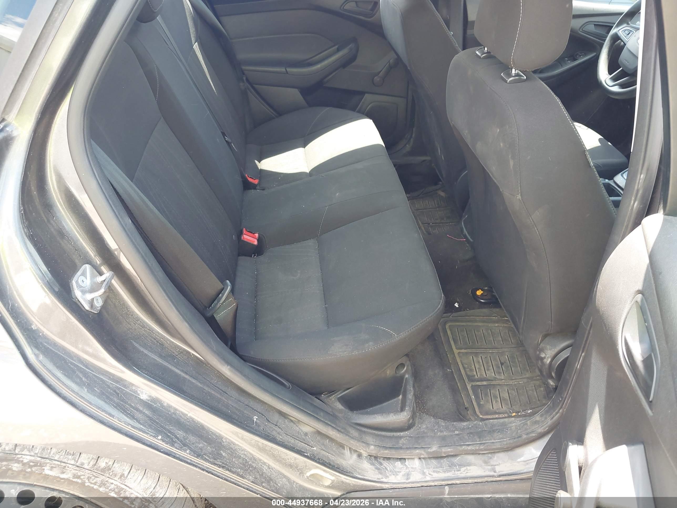 FORD FOCUS image 8