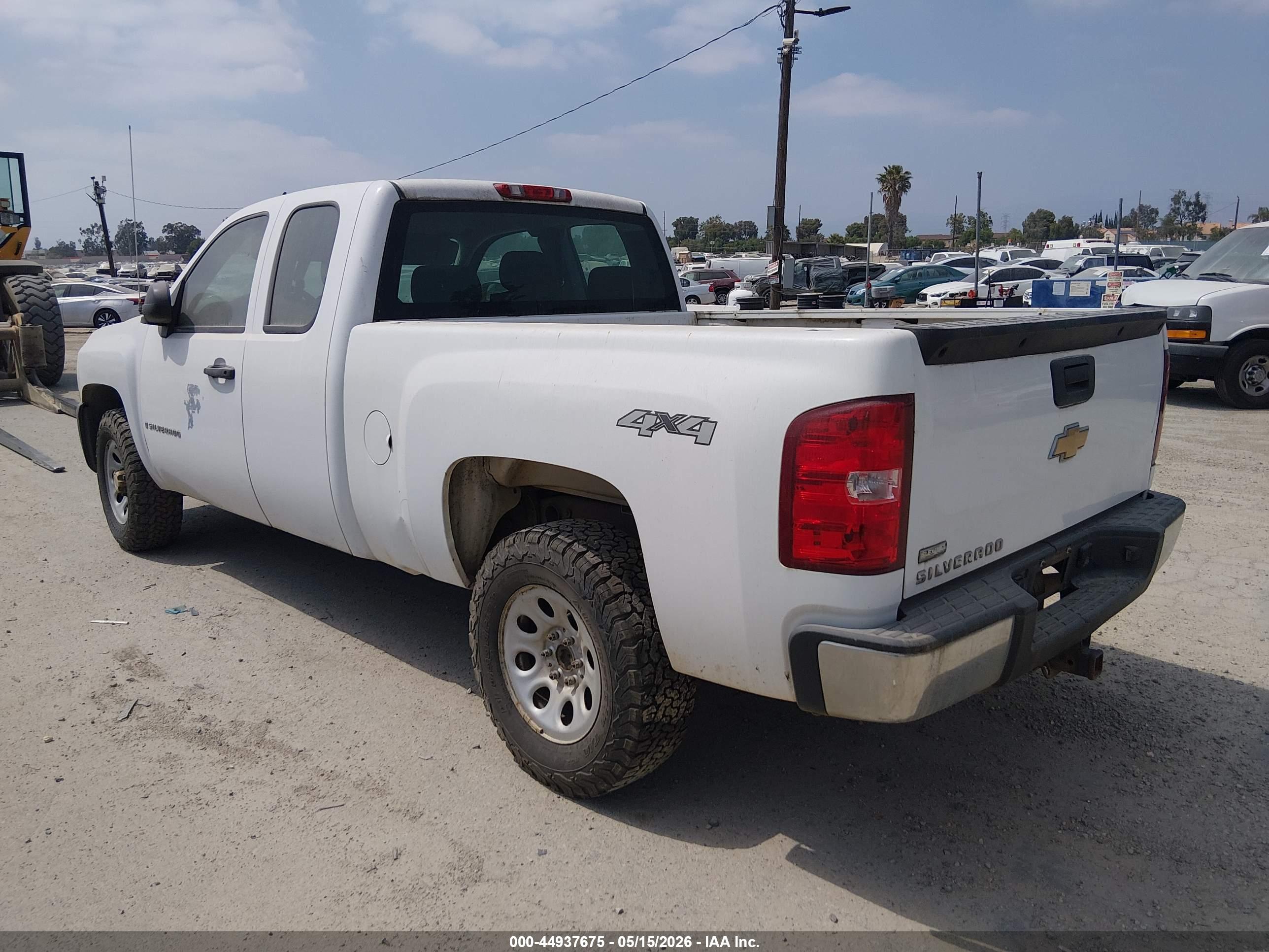 CHEVROLET SILVERADO image 3