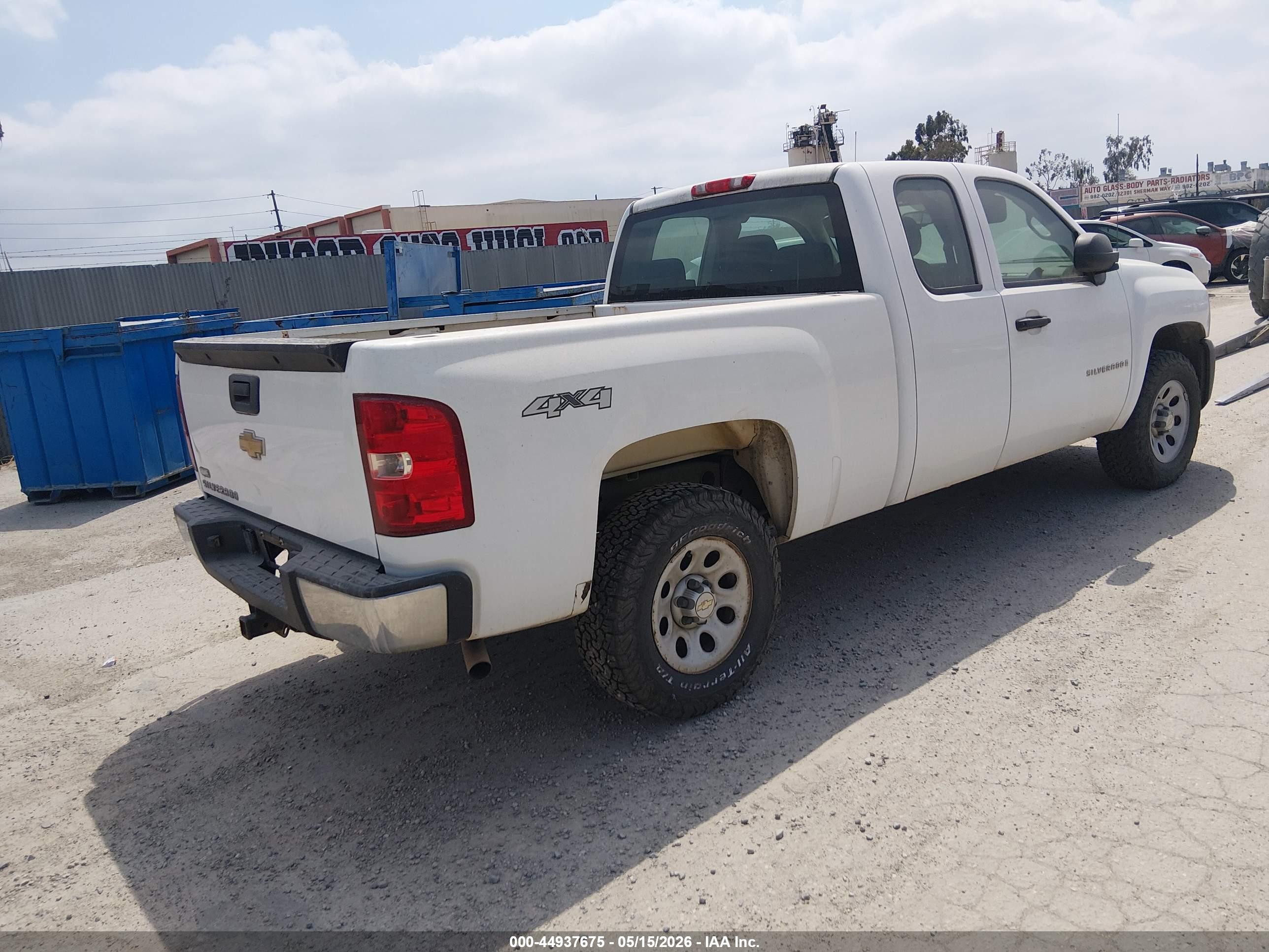 CHEVROLET SILVERADO image 4
