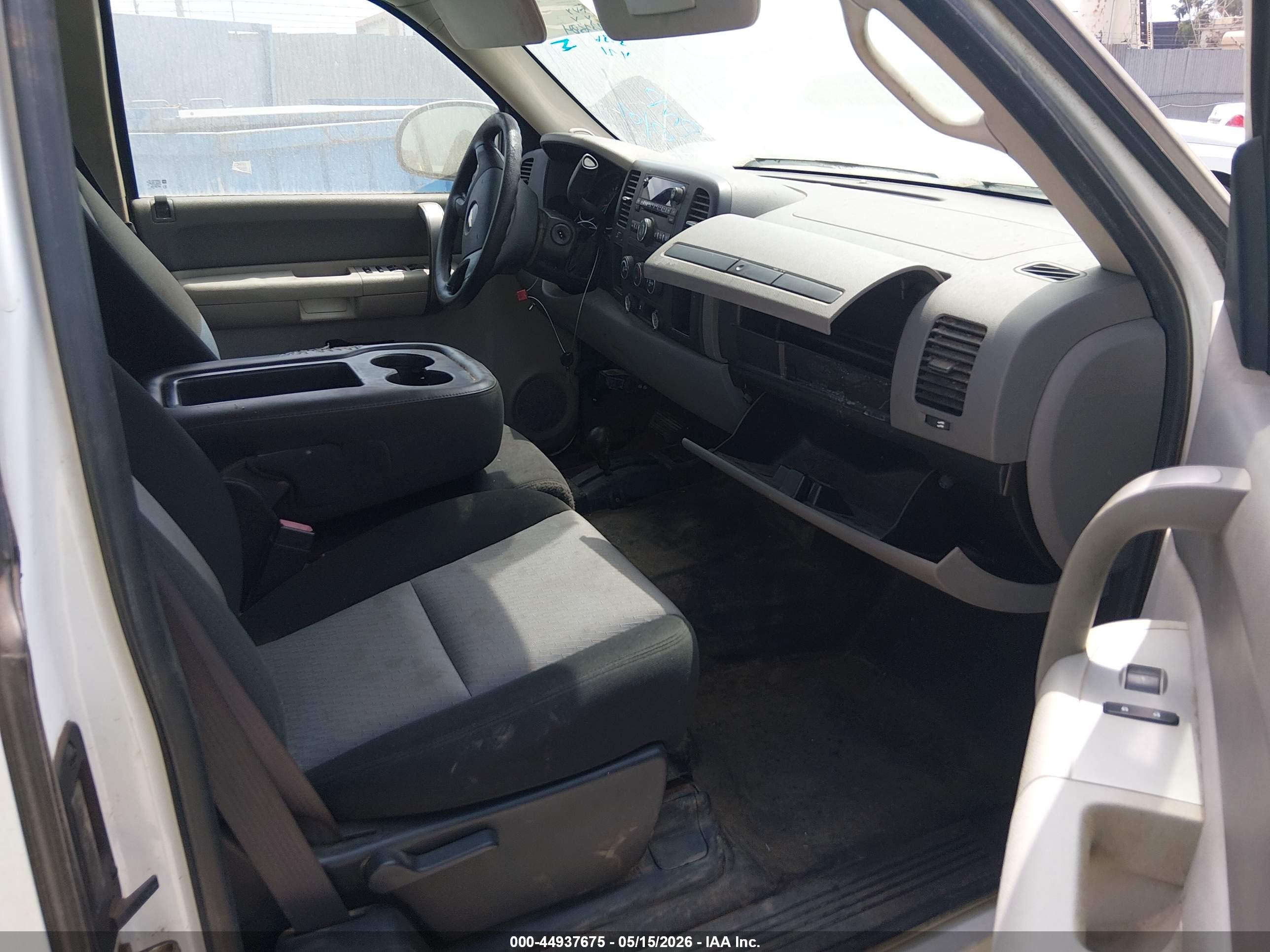 CHEVROLET SILVERADO image 5