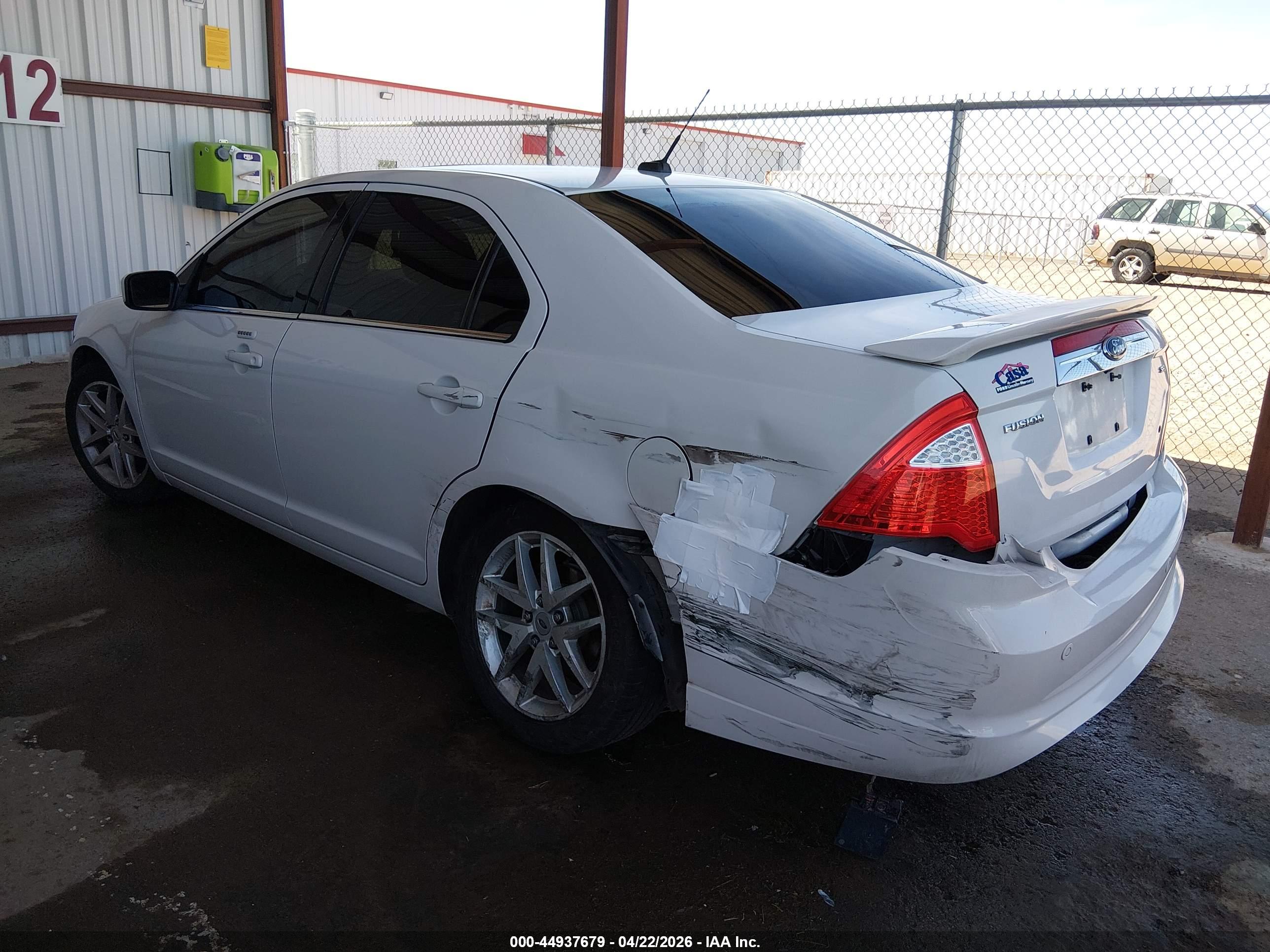 FORD FUSION image 3