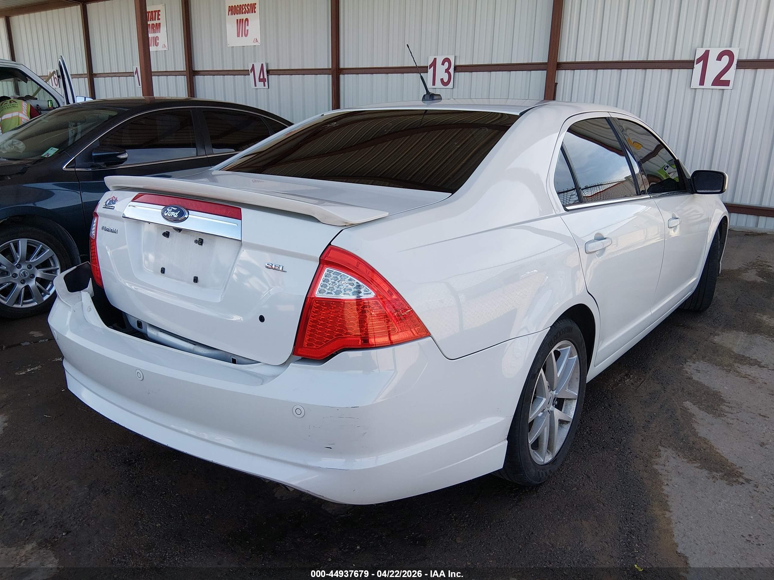 FORD FUSION image 4