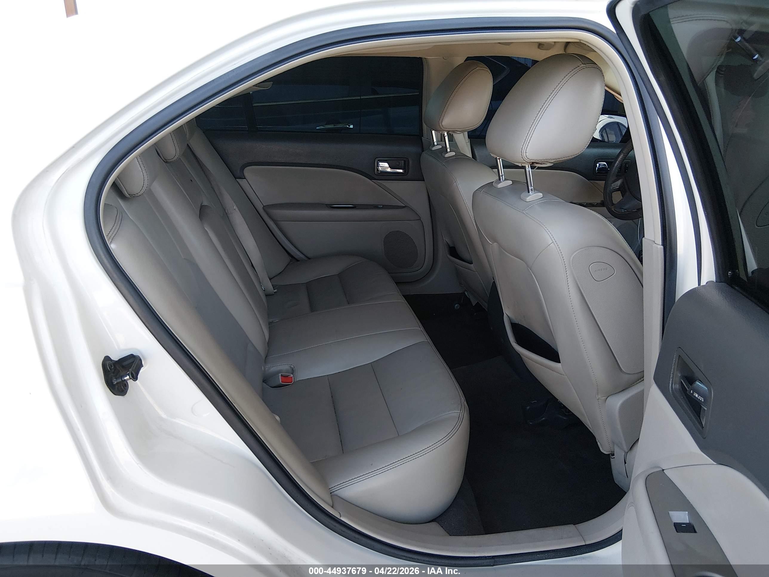 FORD FUSION image 8