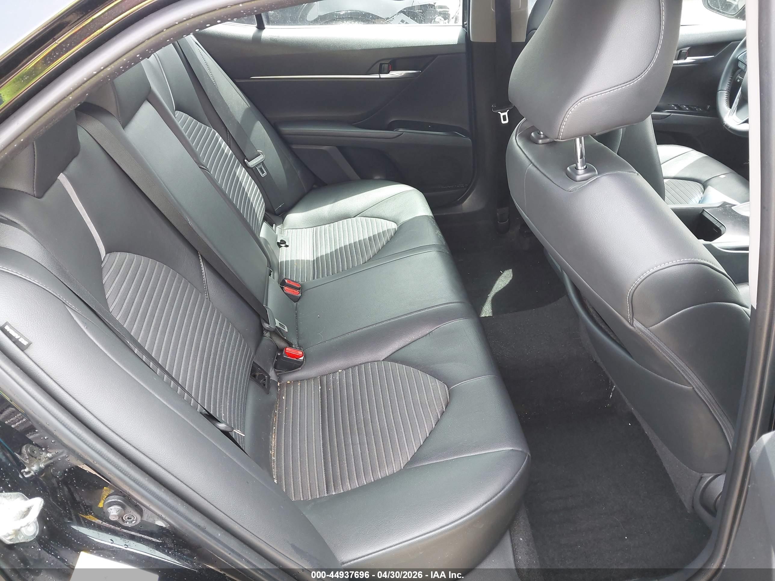 TOYOTA CAMRY image 8