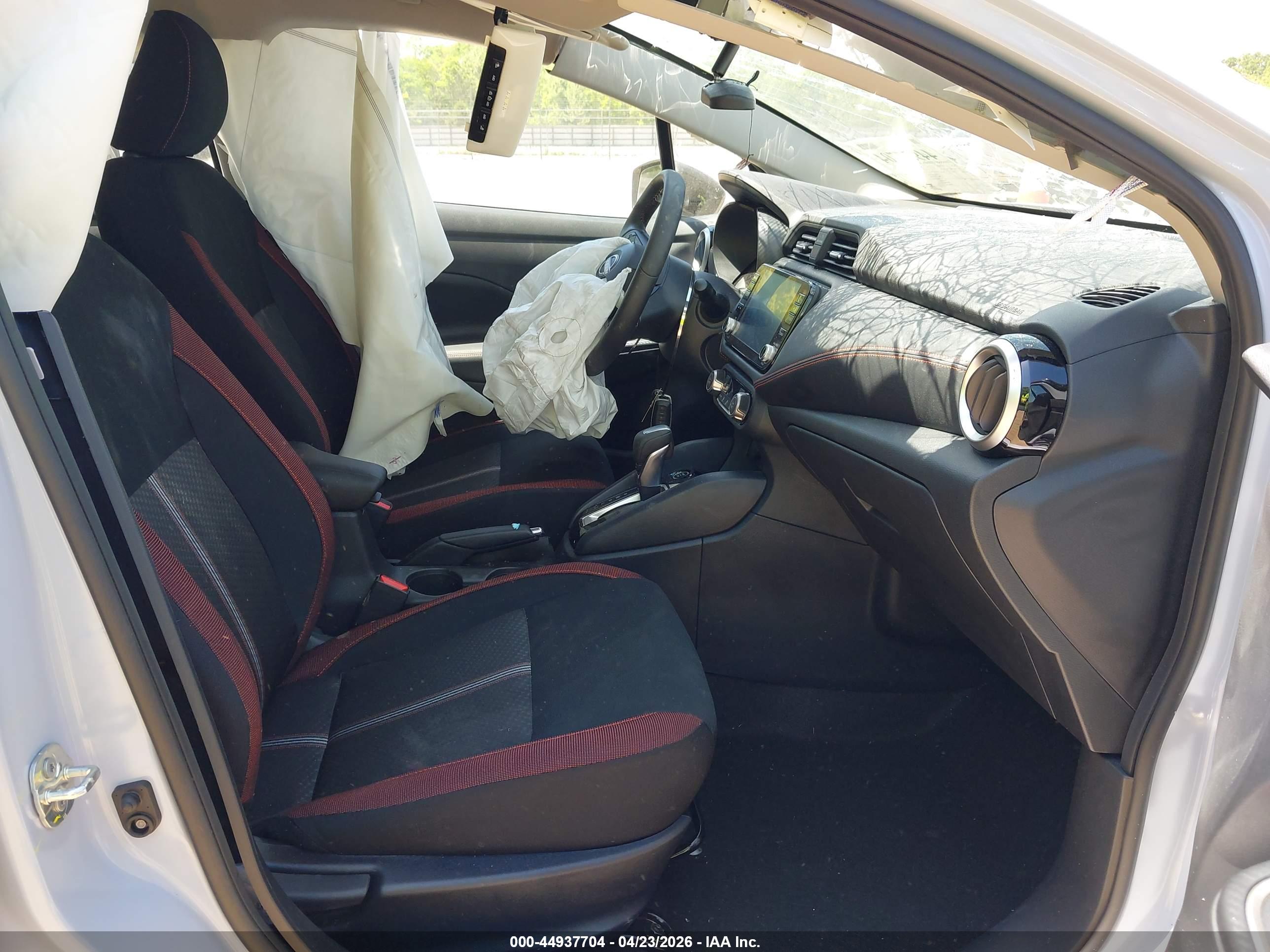 NISSAN VERSA image 5