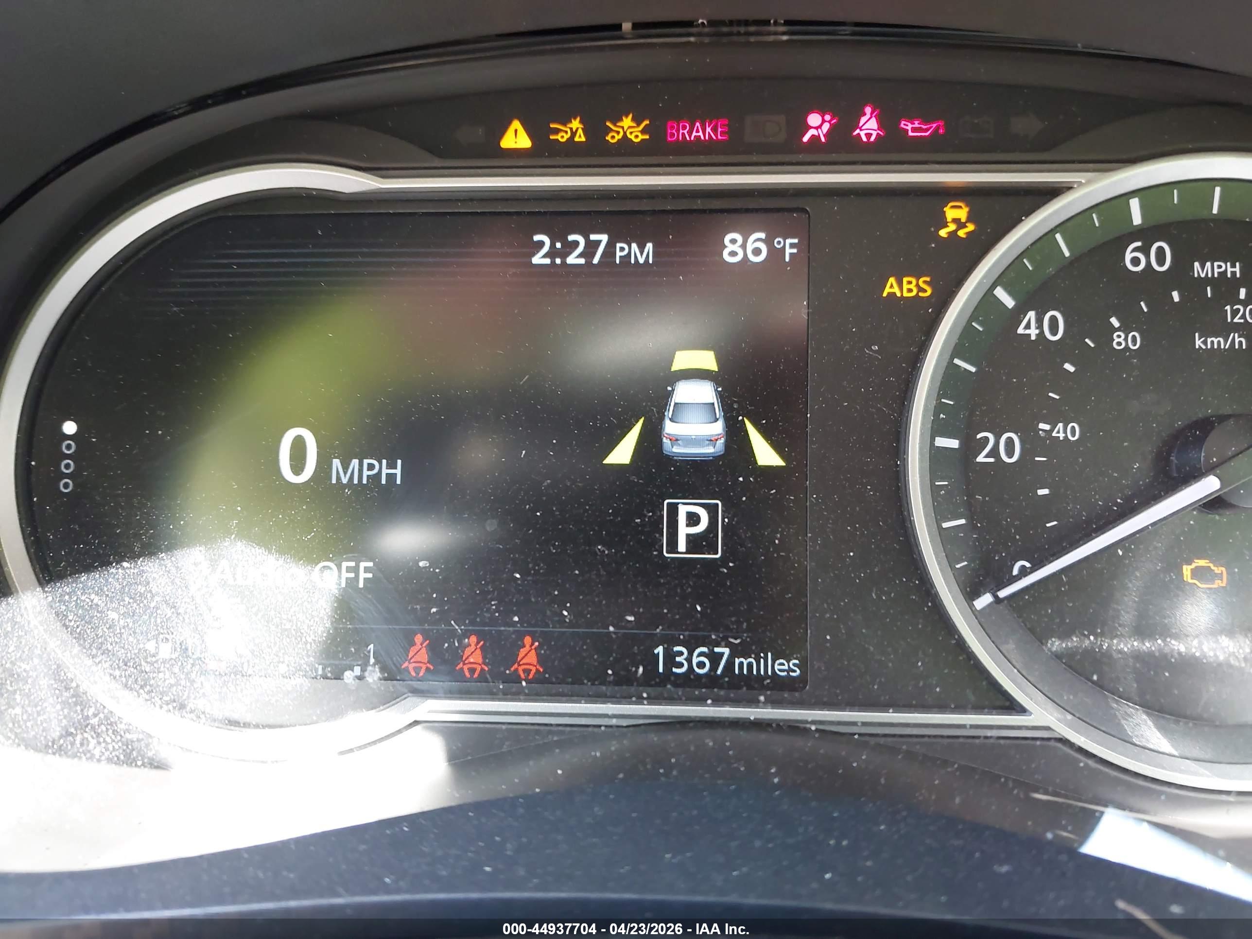 NISSAN VERSA image 7