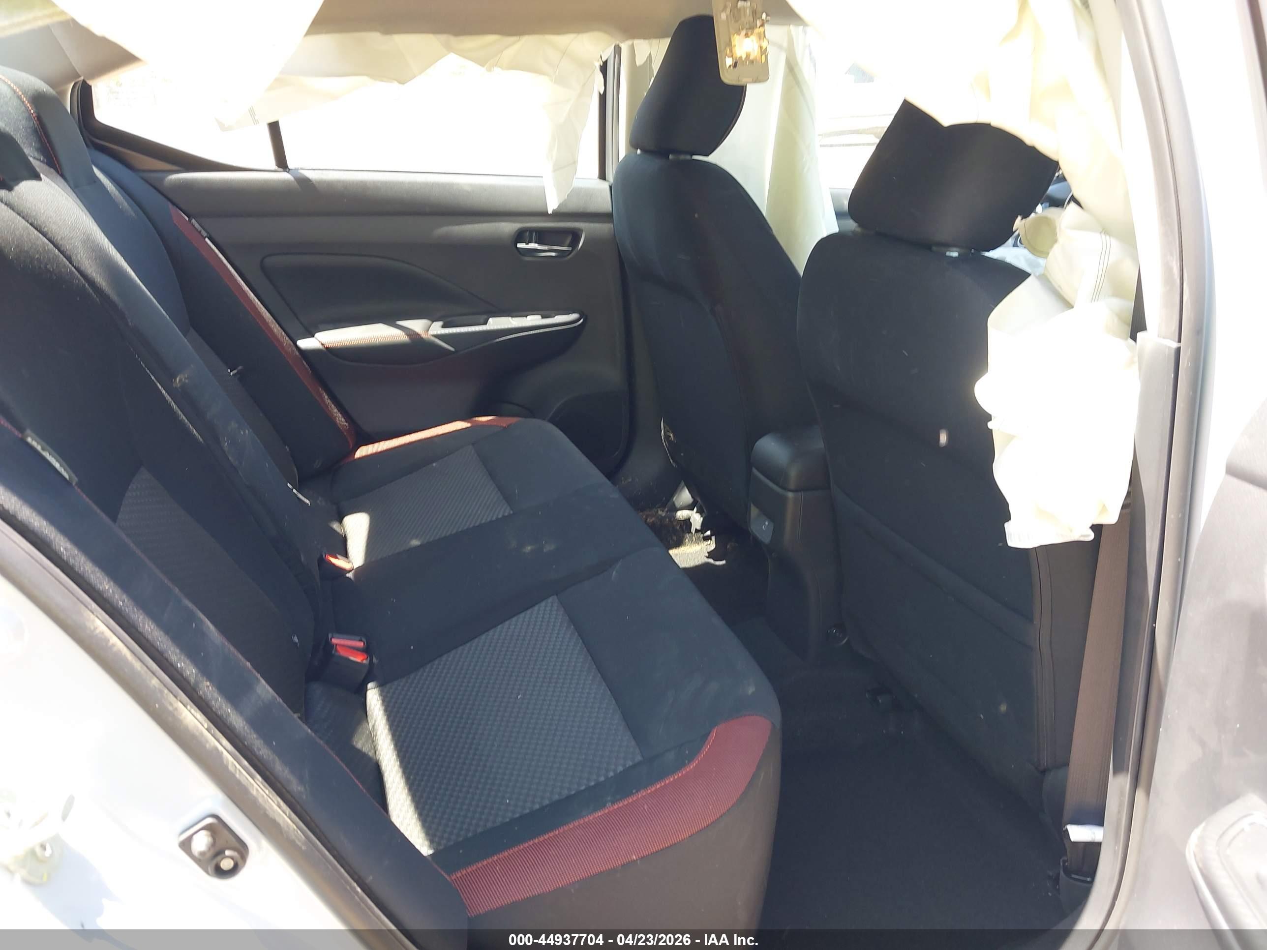 NISSAN VERSA image 8