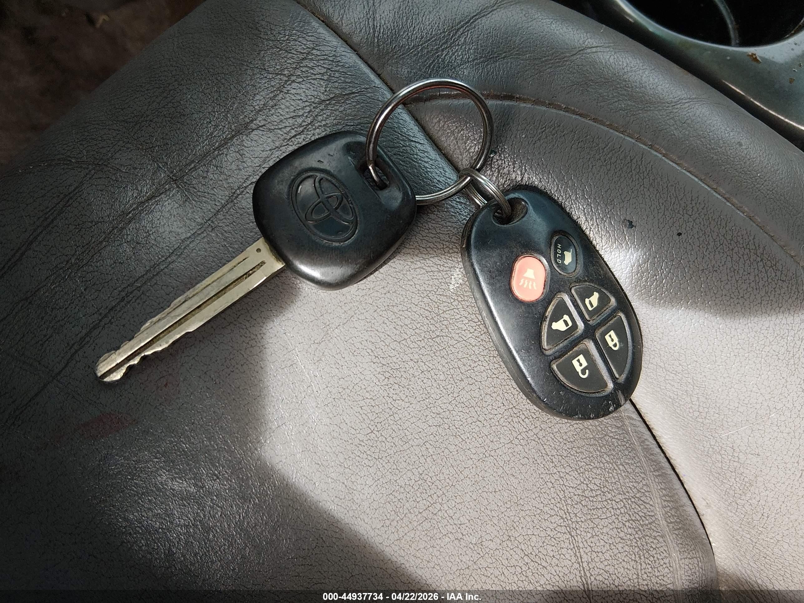 TOYOTA SIENNA image 11