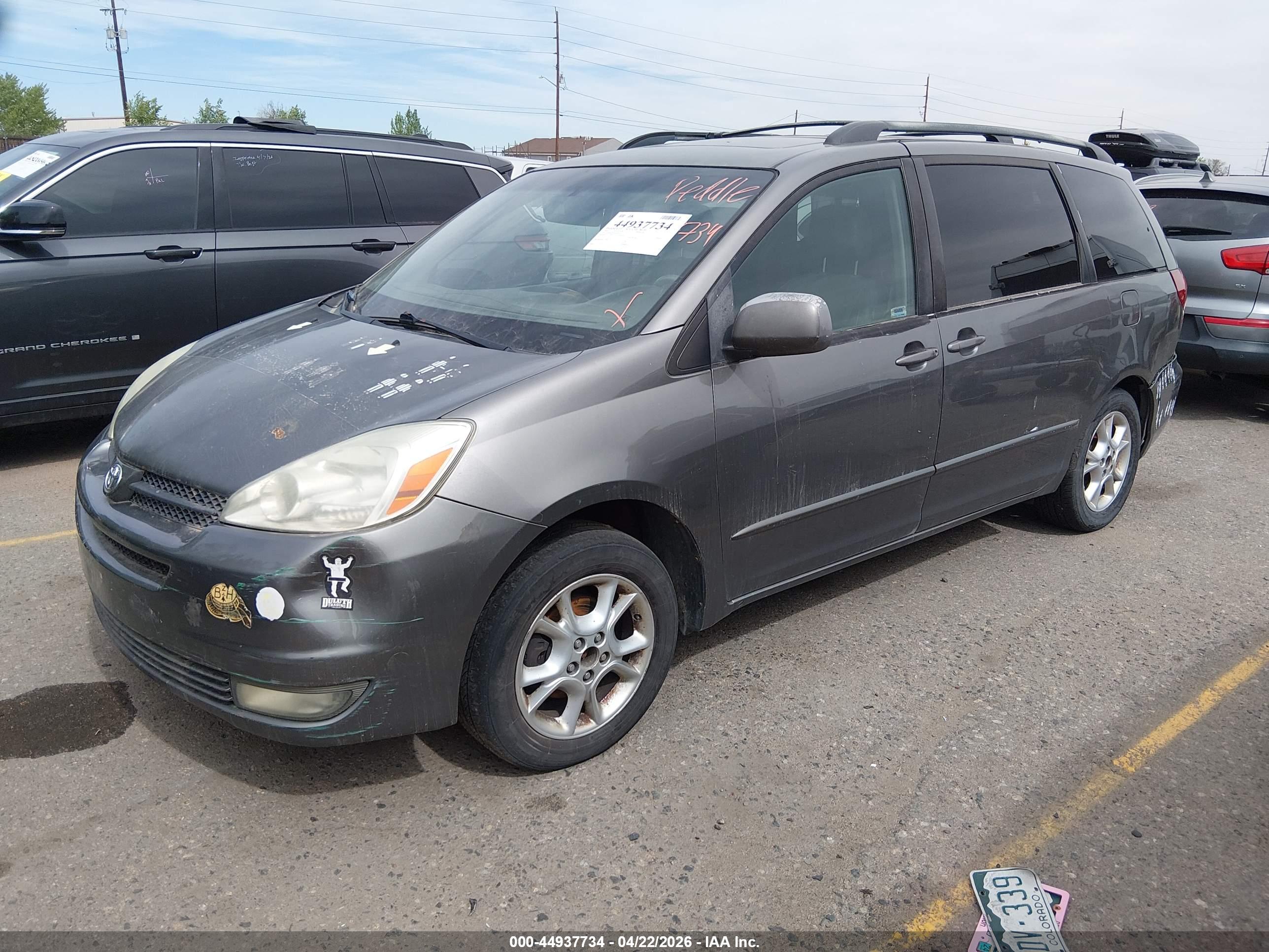 TOYOTA SIENNA image 2