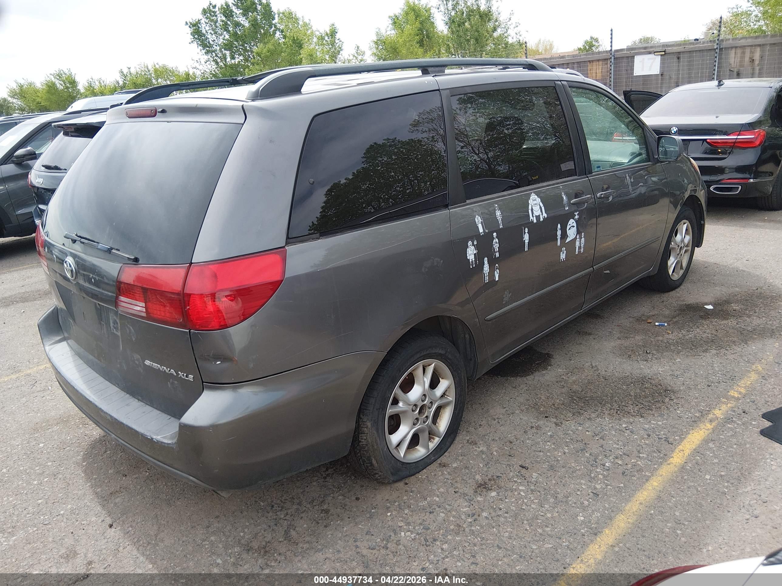 TOYOTA SIENNA image 4