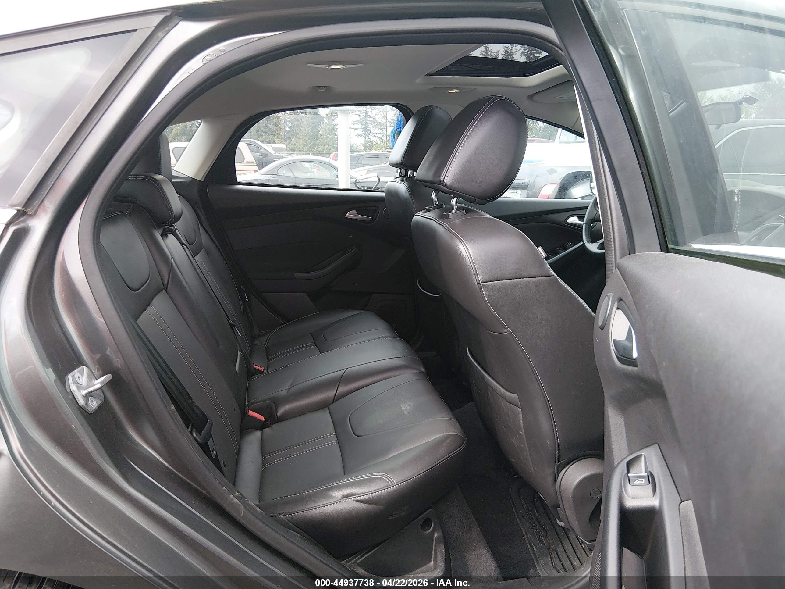 FORD FOCUS image 8