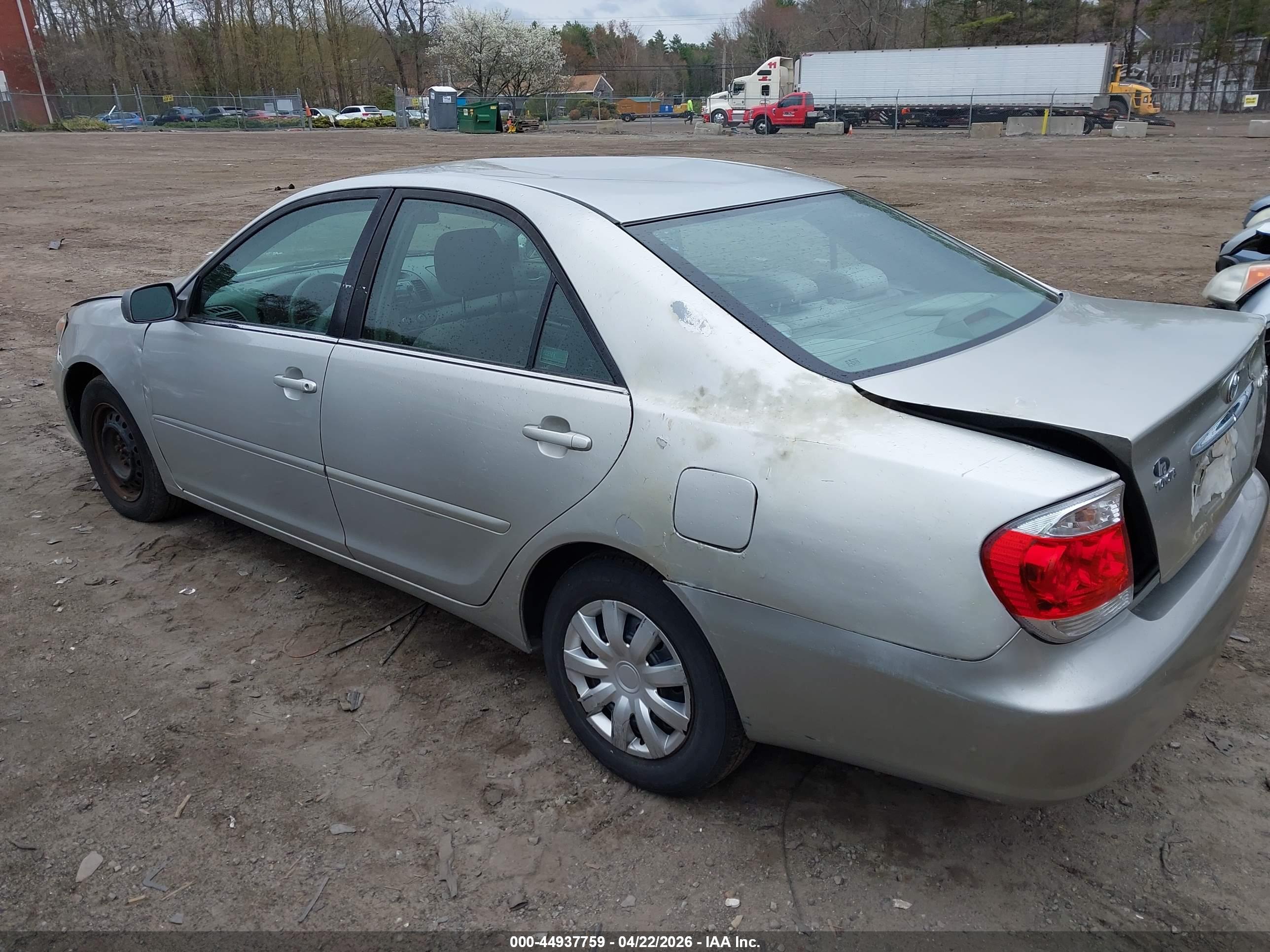 TOYOTA CAMRY image 3