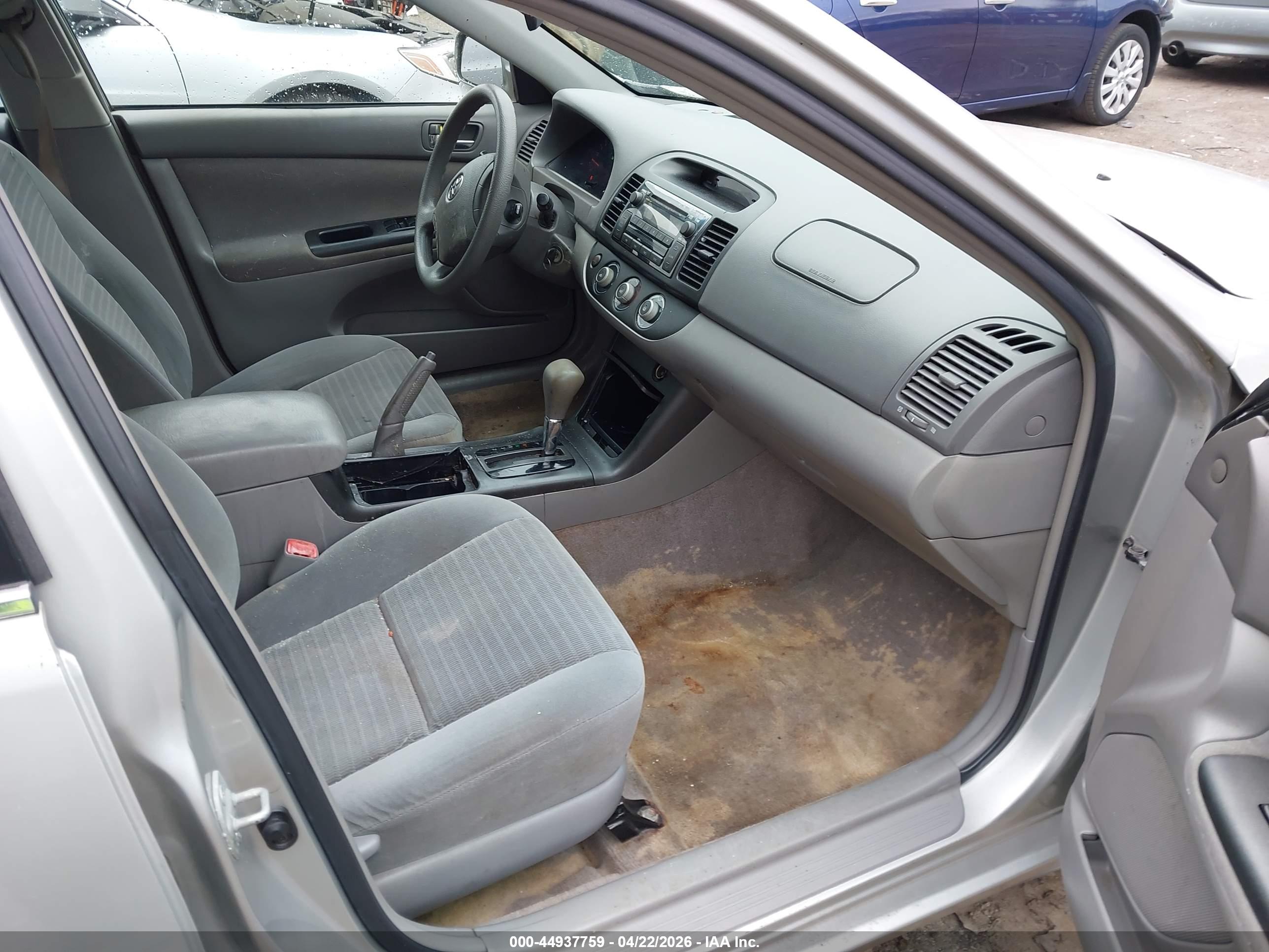 TOYOTA CAMRY image 5