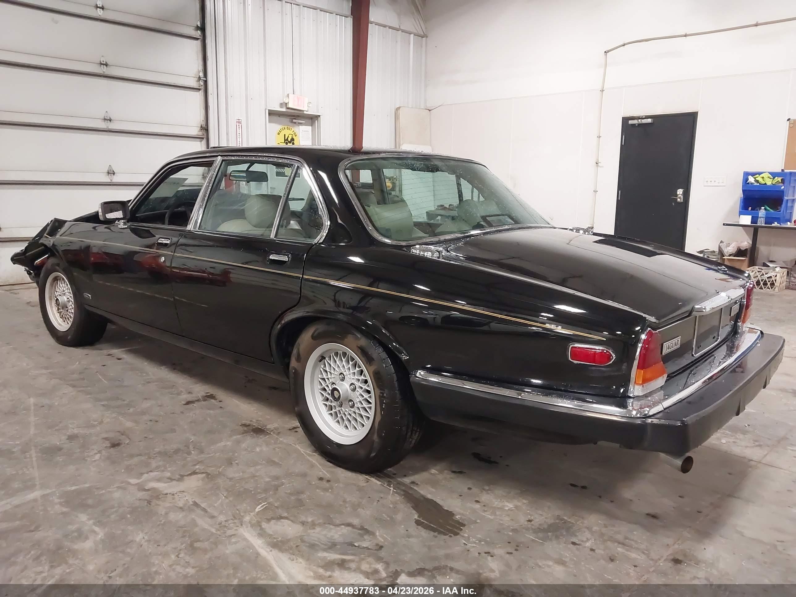 JAGUAR XJ6 image 3