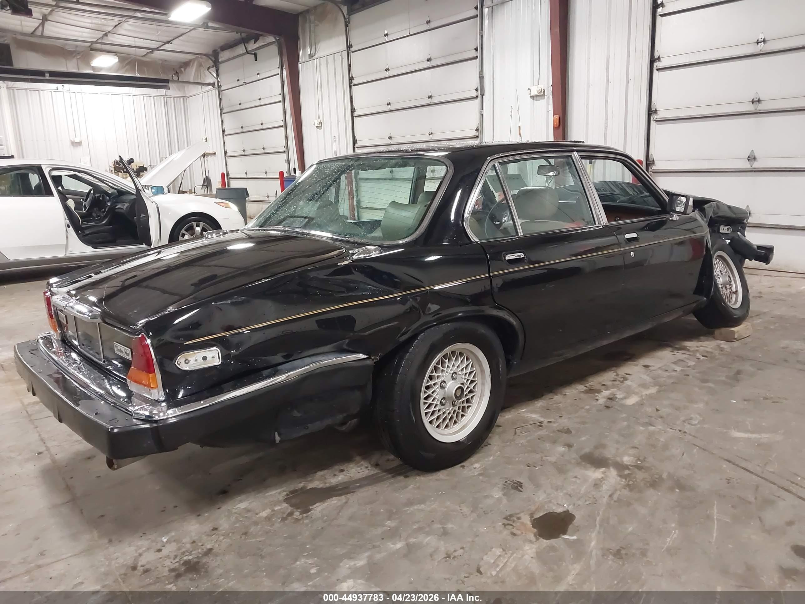JAGUAR XJ6 image 4