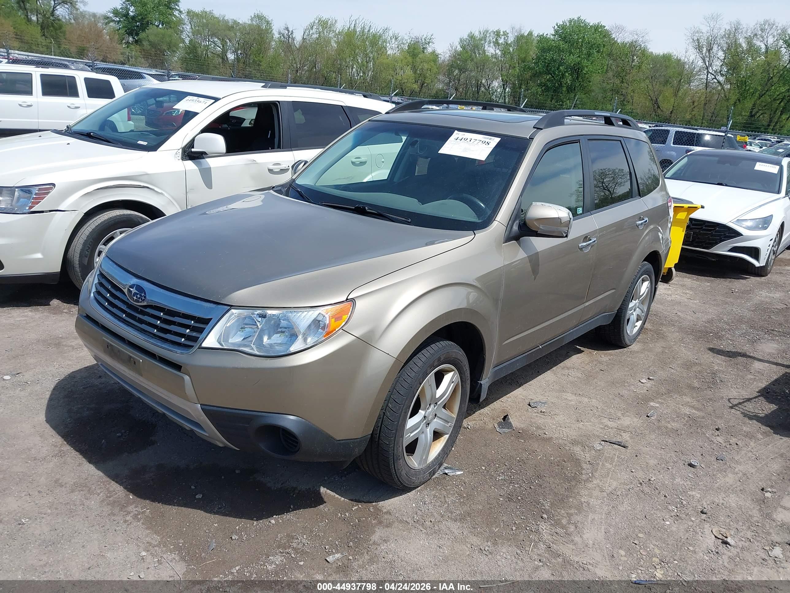 SUBARU FORESTER image 2