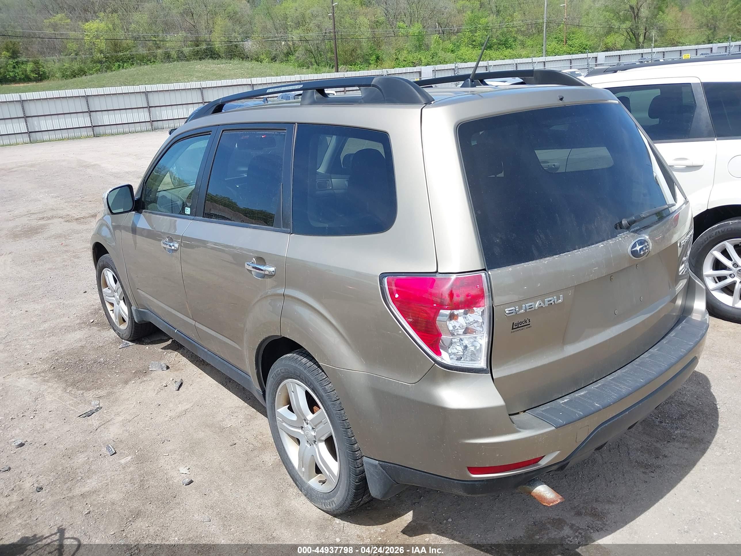 SUBARU FORESTER image 3