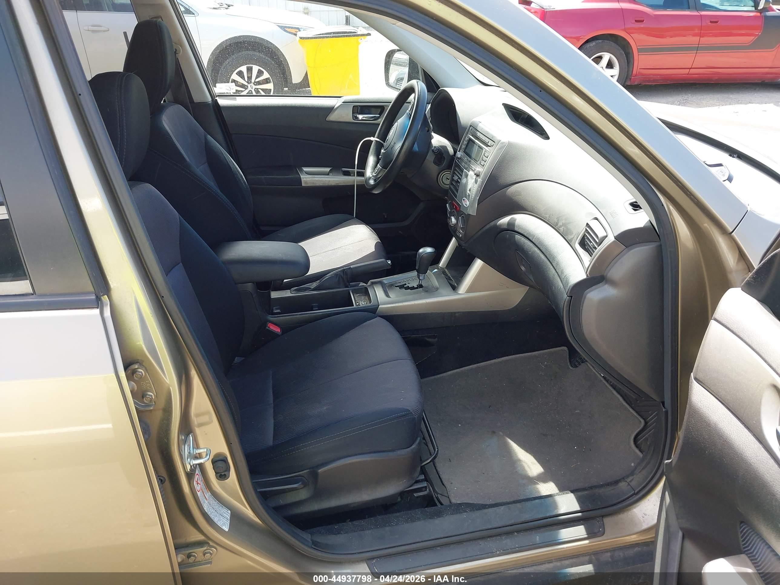 SUBARU FORESTER image 5