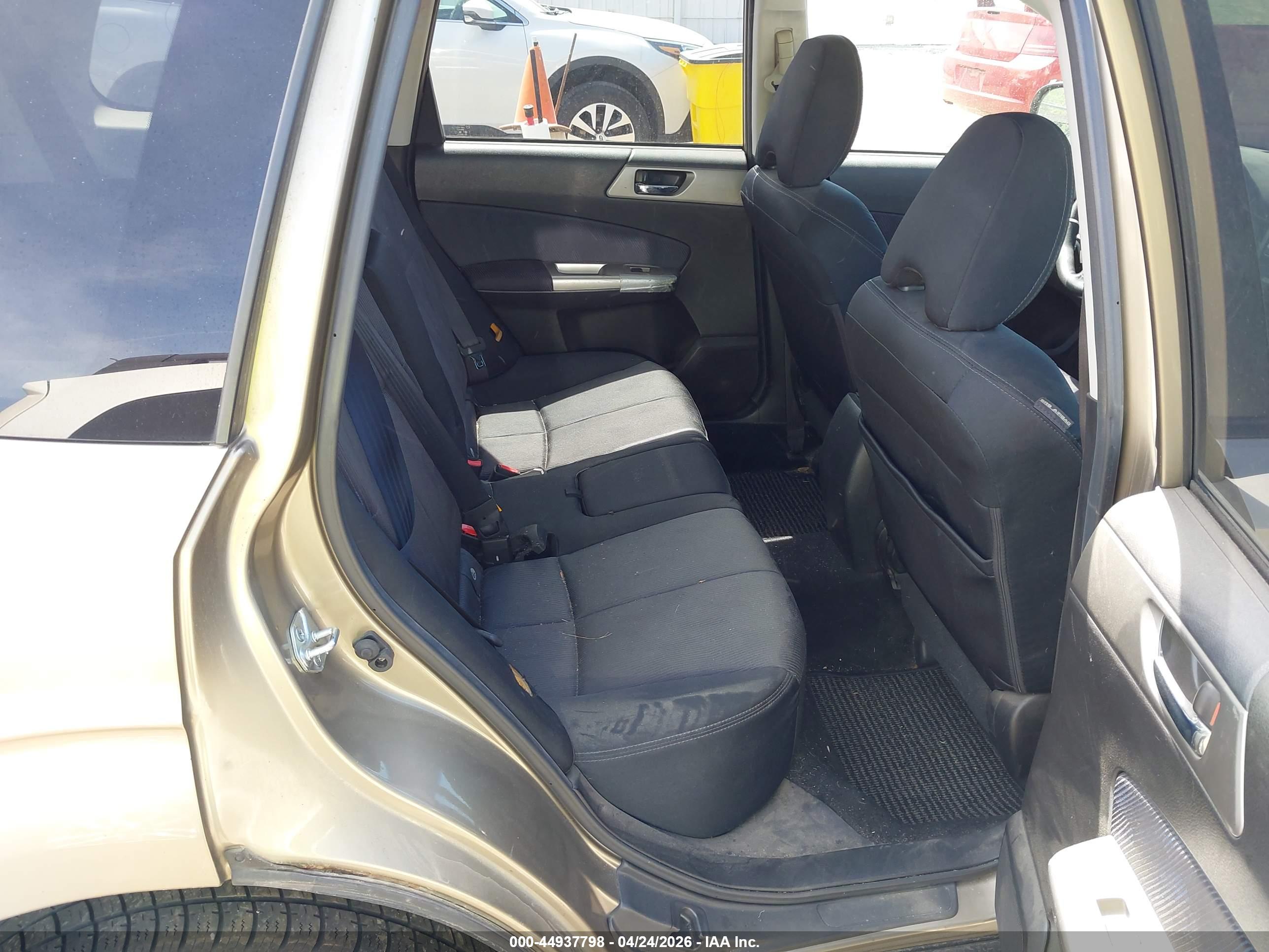 SUBARU FORESTER image 8